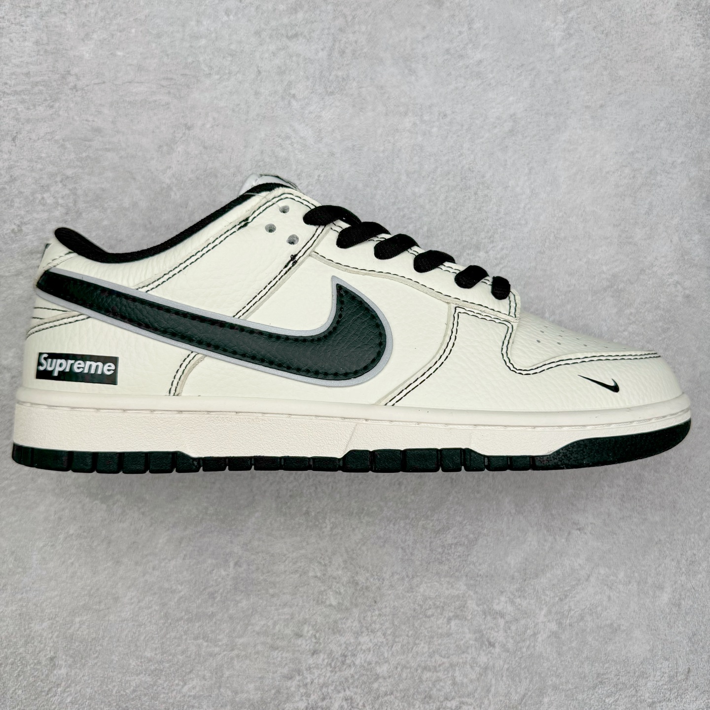 ＃福利特价 NK Dunk Low 定制配色 大厂出品 极力推荐 原装头层材料 独家版型蒸餾加工帶來的是更好的视觉和脚感体验大厂纯原品质出货 清洁度 电绣工艺 皮料切割干净无任何毛边 细节完美 实拍调校N版已经零色差零失真 百分百还原实物色彩所见即所得 不存在货不对板色差等低级问题 选购参考实物拍摄 不混卖不参货 只用心做好货严格选品 承诺混一赔十 尺码：36 36.5 37.5 38 38.5 39 40 40.5 41 42 42.5 43 44 44.5 45 46-选品中心