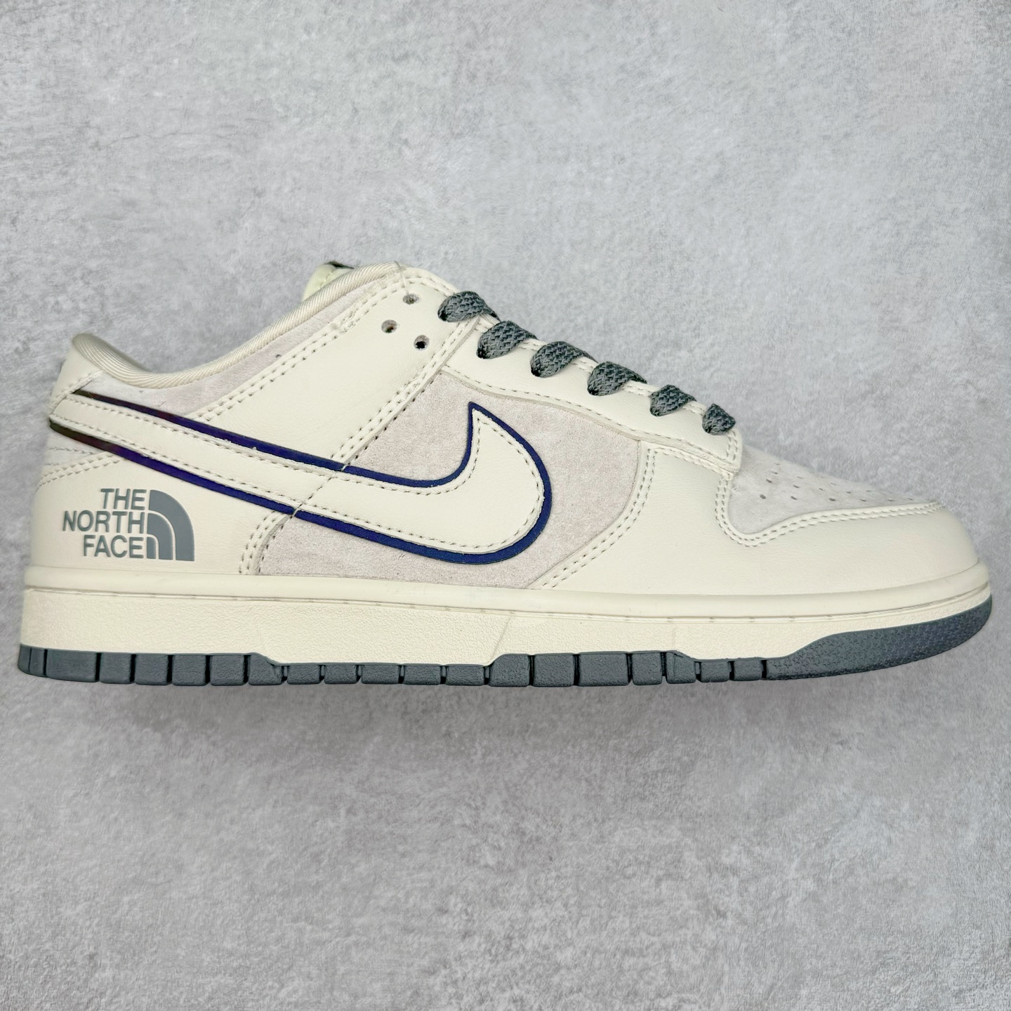 ＃福利特价 NK Dunk Low 定制配色 大厂出品 极力推荐 原装头层材料 独家版型蒸餾加工帶來的是更好的视觉和脚感体验大厂纯原品质出货 清洁度 电绣工艺 皮料切割干净无任何毛边 细节完美 实拍调校N版已经零色差零失真 百分百还原实物色彩所见即所得 不存在货不对板色差等低级问题 选购参考实物拍摄 不混卖不参货 只用心做好货严格选品 承诺混一赔十 尺码：36 36.5 37.5 38 38.5 39 40 40.5 41 42 42.5 43 44 44.5 45 46-选品中心