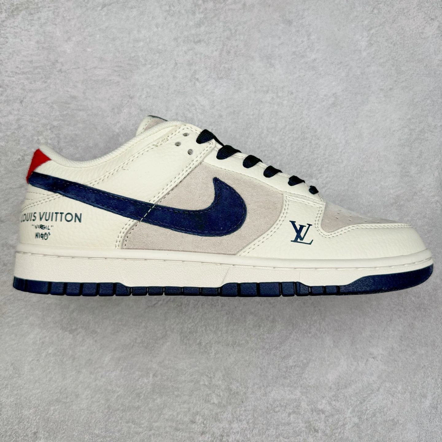 ＃福利特价 NK Dunk Low 定制配色 大厂出品 极力推荐 原装头层材料 独家版型蒸餾加工帶來的是更好的视觉和脚感体验大厂纯原品质出货 清洁度 电绣工艺 皮料切割干净无任何毛边 细节完美 实拍调校N版已经零色差零失真 百分百还原实物色彩所见即所得 不存在货不对板色差等低级问题 选购参考实物拍摄 不混卖不参货 只用心做好货严格选品 承诺混一赔十 尺码：36 36.5 37.5 38 38.5 39 40 40.5 41 42 42.5 43 44 44.5 45 46-选品中心