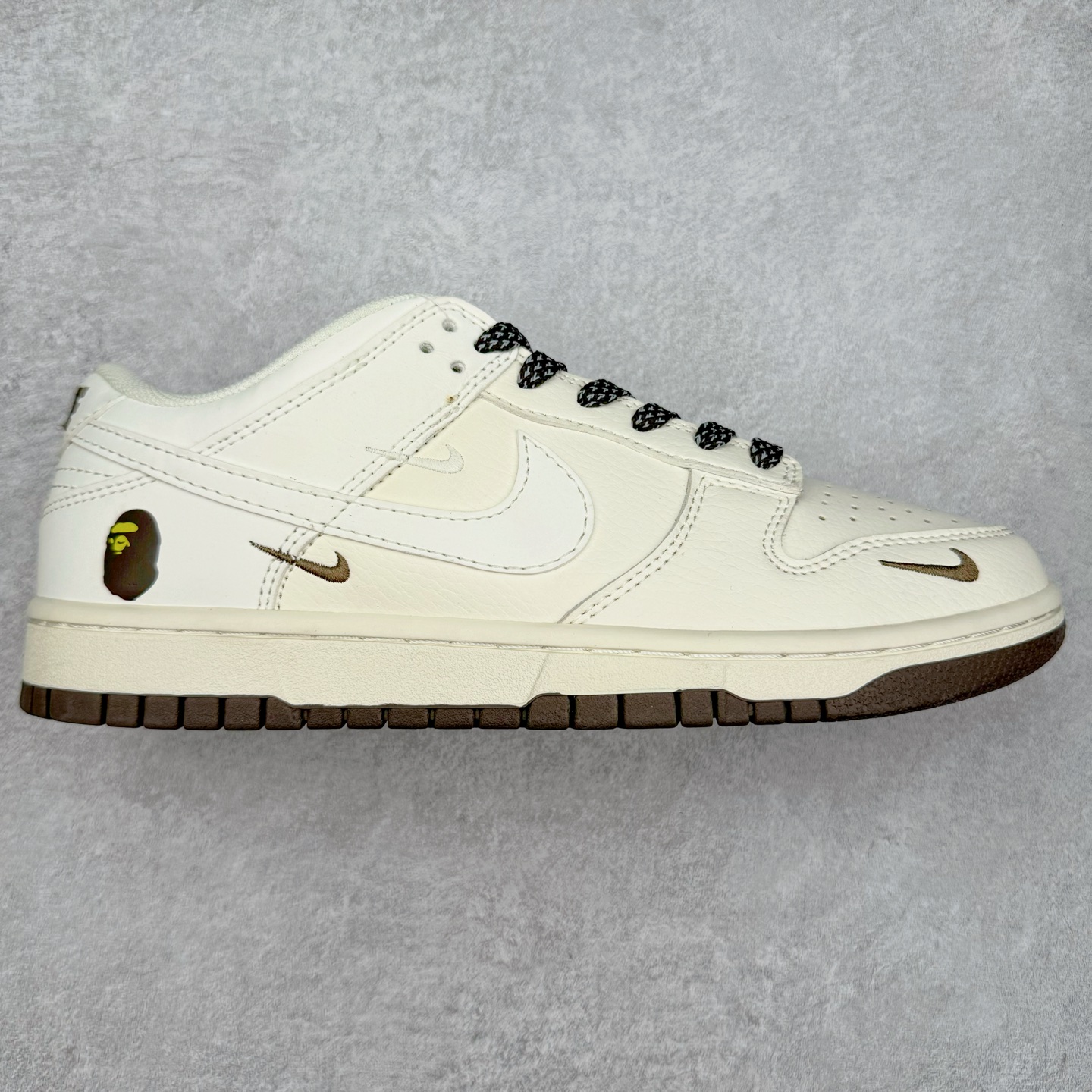 ＃福利特价 NK Dunk Low 定制配色 大厂出品 极力推荐 原装头层材料 独家版型蒸餾加工帶來的是更好的视觉和脚感体验大厂纯原品质出货 清洁度 电绣工艺 皮料切割干净无任何毛边 细节完美 实拍调校N版已经零色差零失真 百分百还原实物色彩所见即所得 不存在货不对板色差等低级问题 选购参考实物拍摄 不混卖不参货 只用心做好货严格选品 承诺混一赔十 尺码：36 36.5 37.5 38 38.5 39 40 40.5 41 42 42.5 43 44 44.5 45 46-选品中心