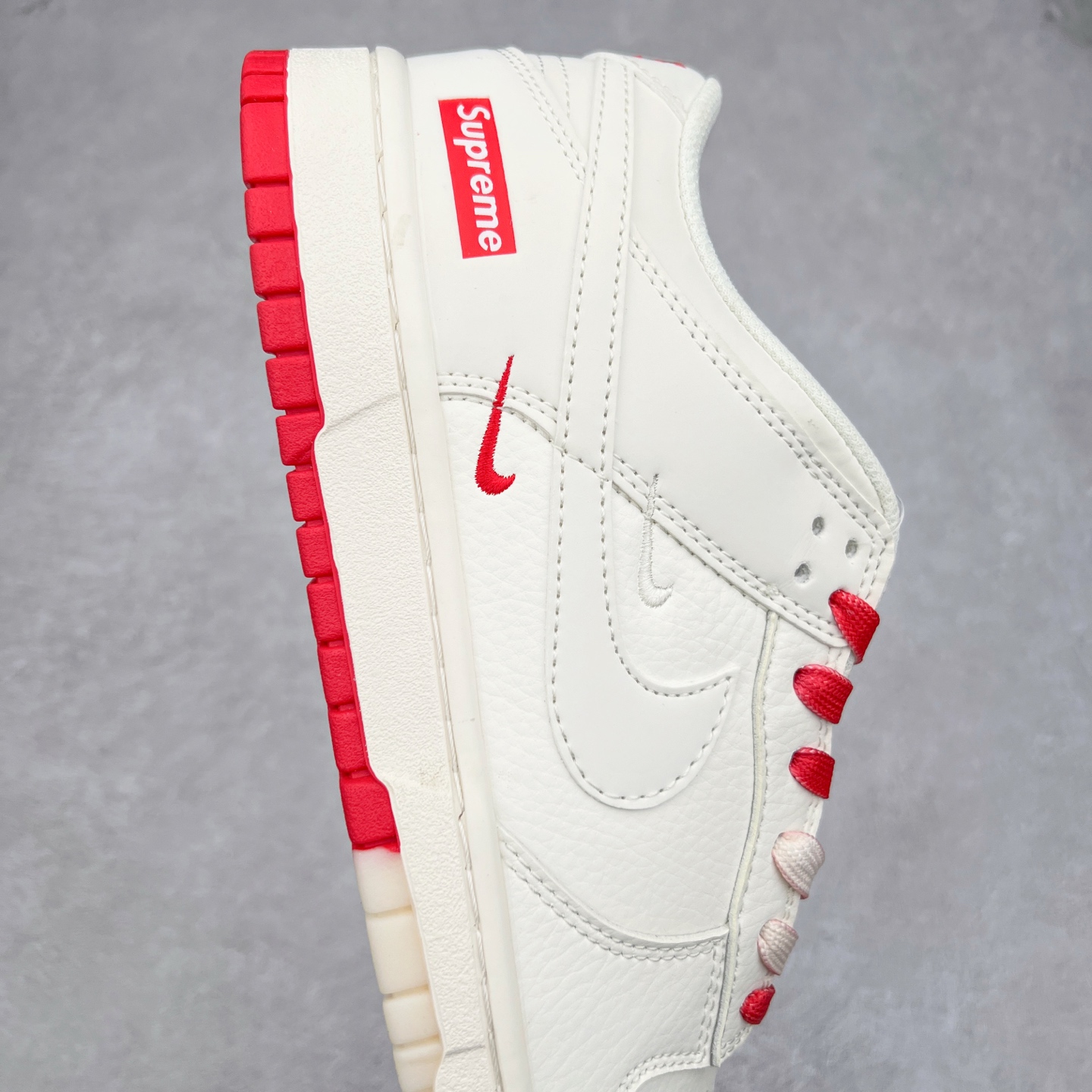 图片[6]-＃福利特价 NK Dunk Low 定制配色 大厂出品 极力推荐 原装头层材料 独家版型蒸餾加工帶來的是更好的视觉和脚感体验大厂纯原品质出货 清洁度 电绣工艺 皮料切割干净无任何毛边 细节完美 实拍调校N版已经零色差零失真 百分百还原实物色彩所见即所得 不存在货不对板色差等低级问题 选购参考实物拍摄 不混卖不参货 只用心做好货严格选品 承诺混一赔十 尺码：36 36.5 37.5 38 38.5 39 40 40.5 41 42 42.5 43 44 44.5 45 46-选品中心