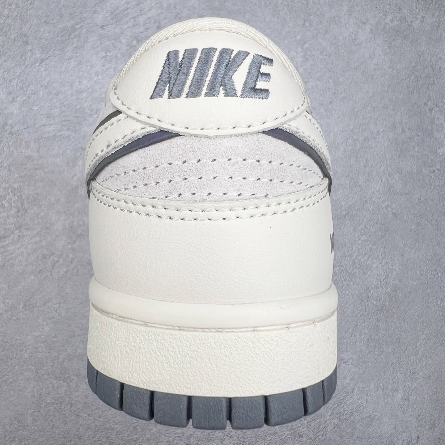 图片[8]-＃福利特价 NK Dunk Low 定制配色 大厂出品 极力推荐 原装头层材料 独家版型蒸餾加工帶來的是更好的视觉和脚感体验大厂纯原品质出货 清洁度 电绣工艺 皮料切割干净无任何毛边 细节完美 实拍调校N版已经零色差零失真 百分百还原实物色彩所见即所得 不存在货不对板色差等低级问题 选购参考实物拍摄 不混卖不参货 只用心做好货严格选品 承诺混一赔十 尺码：36 36.5 37.5 38 38.5 39 40 40.5 41 42 42.5 43 44 44.5 45 46-选品中心