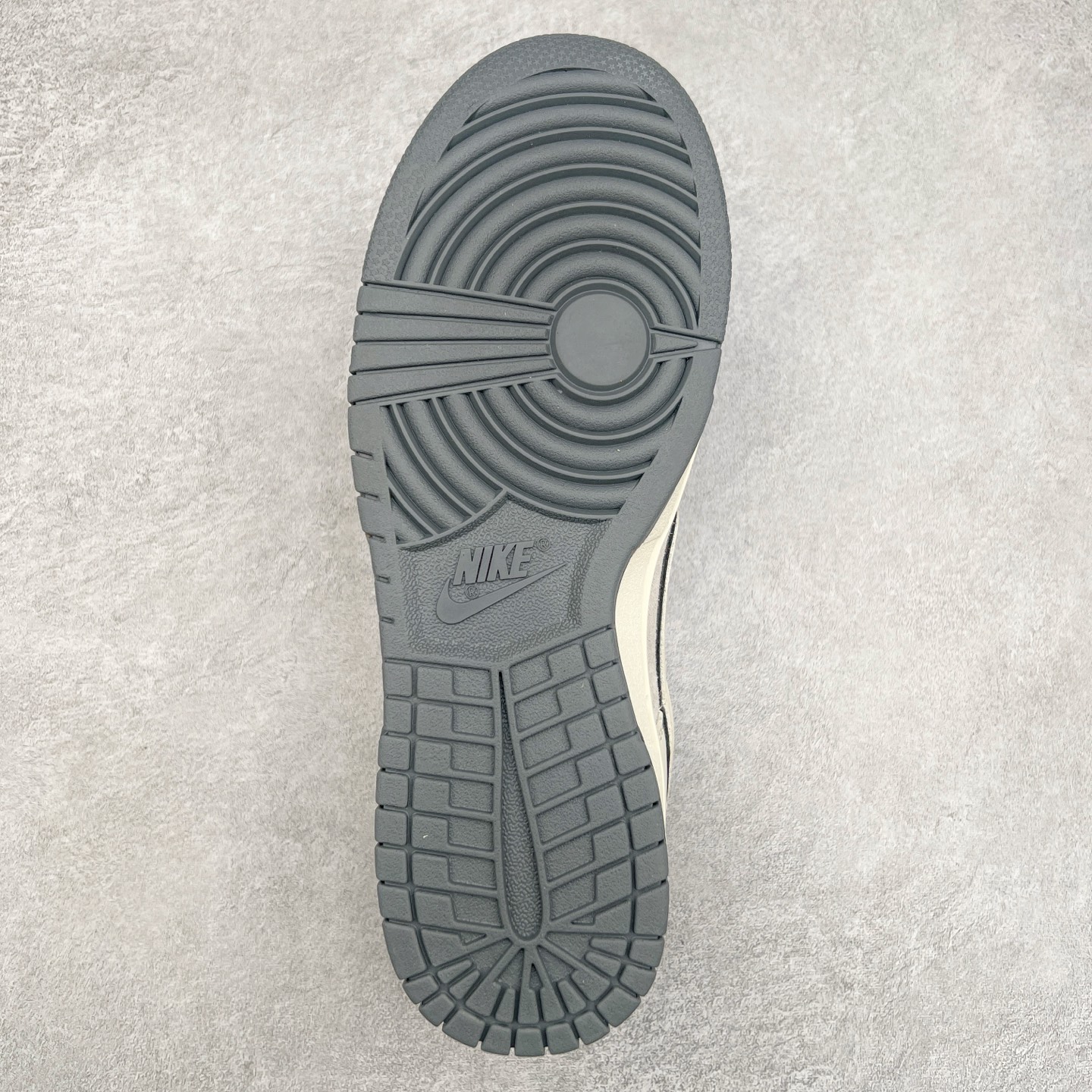 图片[9]-＃福利特价 NK Dunk Low 定制配色 大厂出品 极力推荐 原装头层材料 独家版型蒸餾加工帶來的是更好的视觉和脚感体验大厂纯原品质出货 清洁度 电绣工艺 皮料切割干净无任何毛边 细节完美 实拍调校N版已经零色差零失真 百分百还原实物色彩所见即所得 不存在货不对板色差等低级问题 选购参考实物拍摄 不混卖不参货 只用心做好货严格选品 承诺混一赔十 尺码：36 36.5 37.5 38 38.5 39 40 40.5 41 42 42.5 43 44 44.5 45 46-选品中心