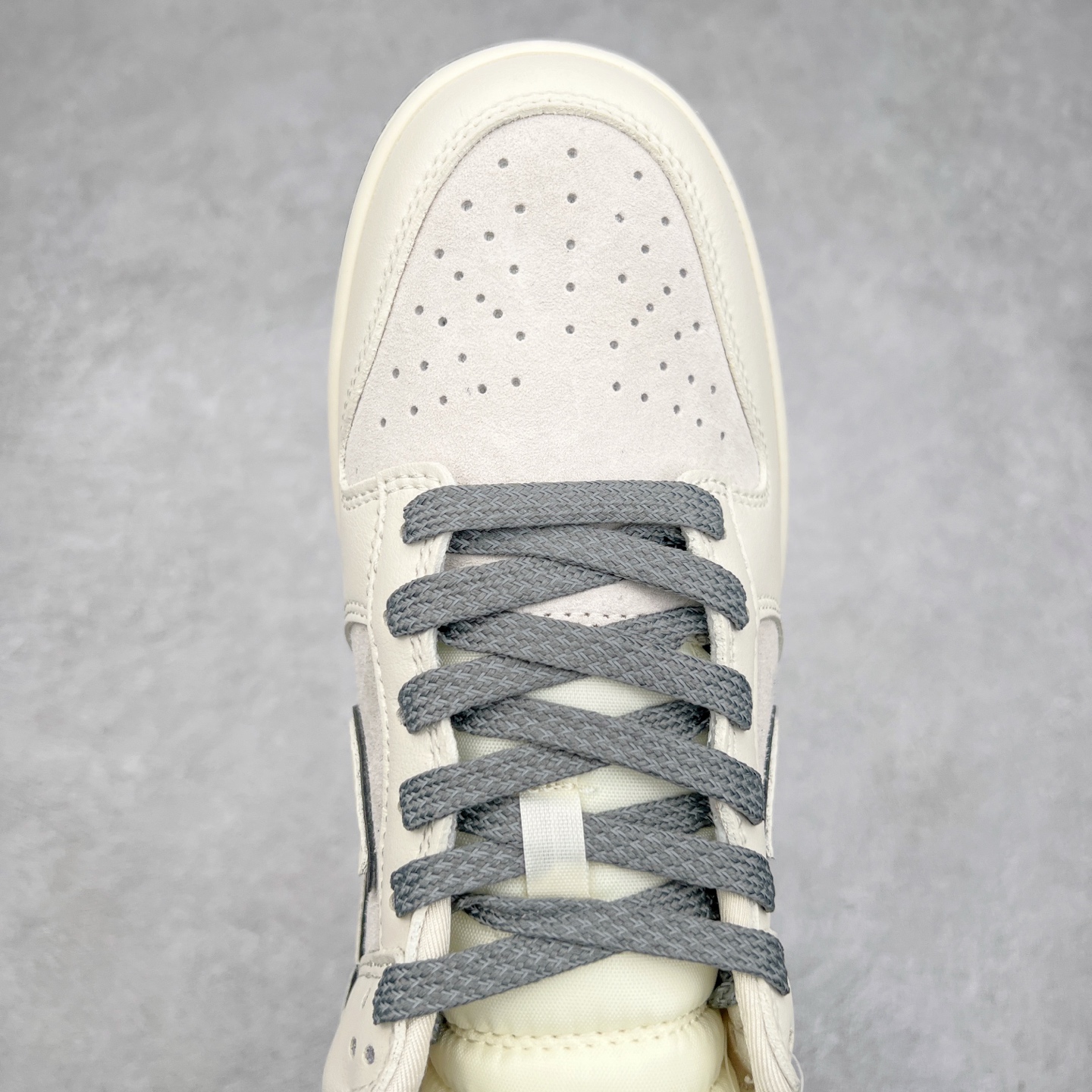 图片[4]-＃福利特价 NK Dunk Low 定制配色 大厂出品 极力推荐 原装头层材料 独家版型蒸餾加工帶來的是更好的视觉和脚感体验大厂纯原品质出货 清洁度 电绣工艺 皮料切割干净无任何毛边 细节完美 实拍调校N版已经零色差零失真 百分百还原实物色彩所见即所得 不存在货不对板色差等低级问题 选购参考实物拍摄 不混卖不参货 只用心做好货严格选品 承诺混一赔十 尺码：36 36.5 37.5 38 38.5 39 40 40.5 41 42 42.5 43 44 44.5 45 46-选品中心