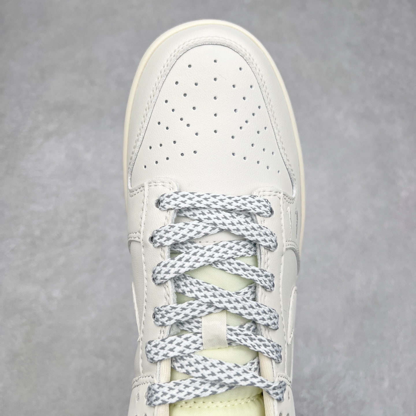 图片[4]-＃福利特价 NK Dunk Low 定制配色 大厂出品 极力推荐 原装头层材料 独家版型蒸餾加工帶來的是更好的视觉和脚感体验大厂纯原品质出货 清洁度 电绣工艺 皮料切割干净无任何毛边 细节完美 实拍调校N版已经零色差零失真 百分百还原实物色彩所见即所得 不存在货不对板色差等低级问题 选购参考实物拍摄 不混卖不参货 只用心做好货严格选品 承诺混一赔十 尺码：36 36.5 37.5 38 38.5 39 40 40.5 41 42 42.5 43 44 44.5 45 46-选品中心