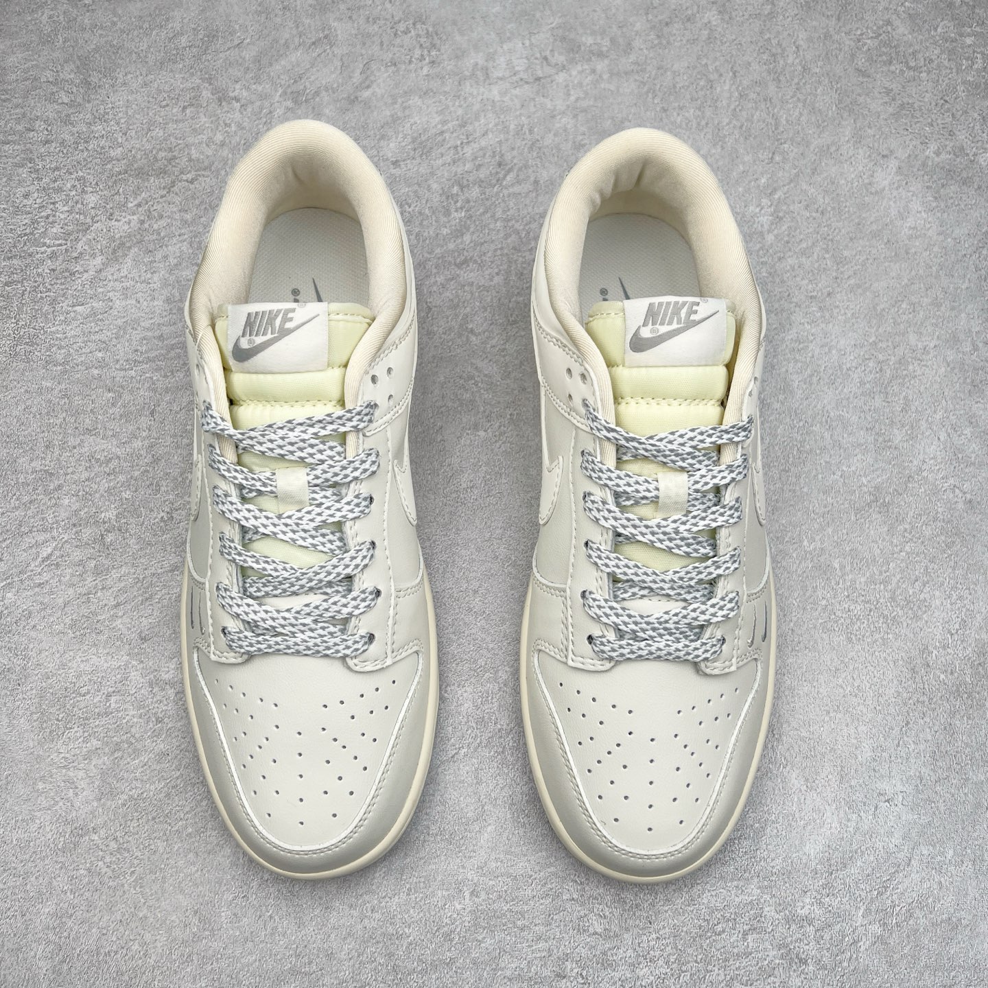 图片[2]-＃福利特价 NK Dunk Low 定制配色 大厂出品 极力推荐 原装头层材料 独家版型蒸餾加工帶來的是更好的视觉和脚感体验大厂纯原品质出货 清洁度 电绣工艺 皮料切割干净无任何毛边 细节完美 实拍调校N版已经零色差零失真 百分百还原实物色彩所见即所得 不存在货不对板色差等低级问题 选购参考实物拍摄 不混卖不参货 只用心做好货严格选品 承诺混一赔十 尺码：36 36.5 37.5 38 38.5 39 40 40.5 41 42 42.5 43 44 44.5 45 46-选品中心