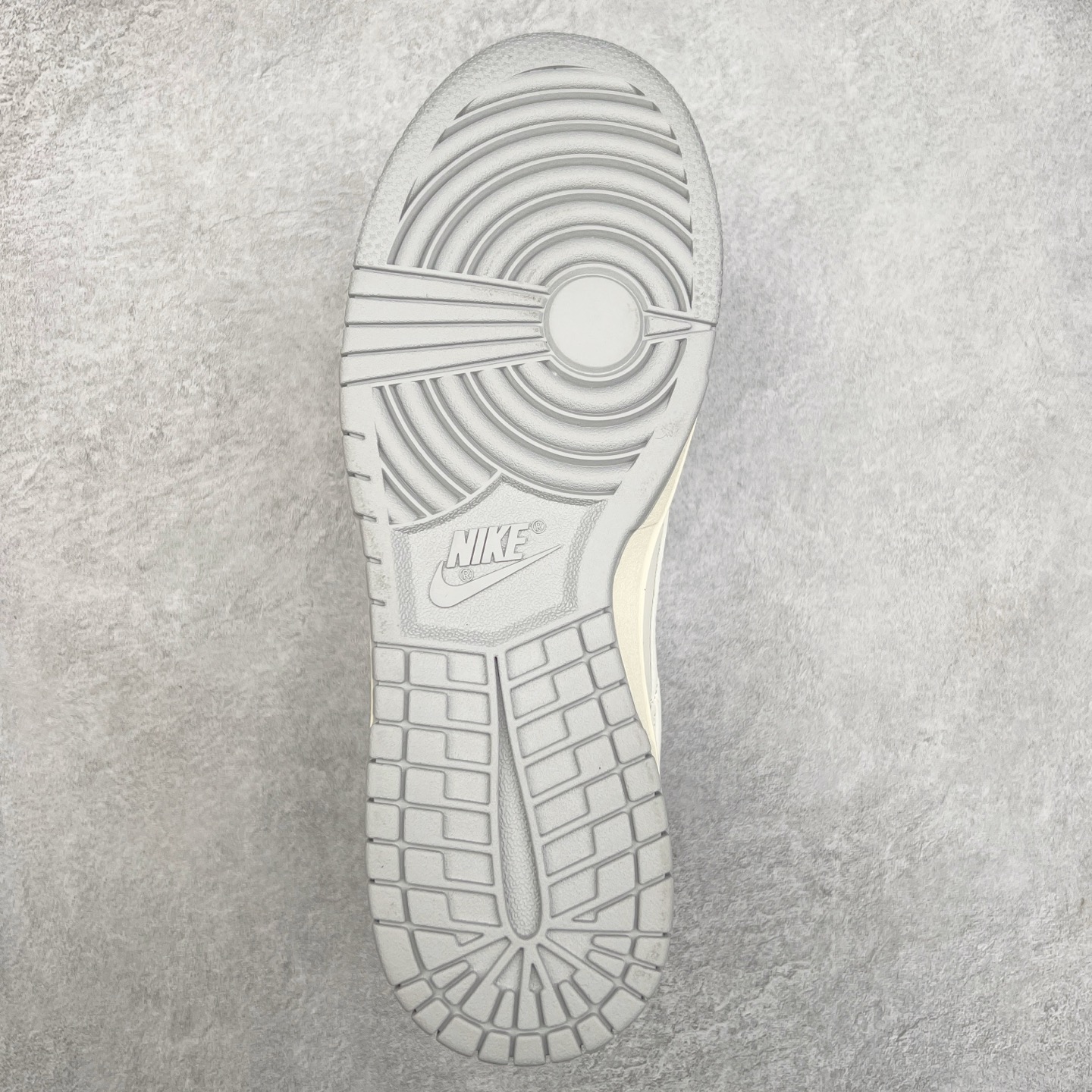 图片[9]-＃福利特价 NK Dunk Low 定制配色 大厂出品 极力推荐 原装头层材料 独家版型蒸餾加工帶來的是更好的视觉和脚感体验大厂纯原品质出货 清洁度 电绣工艺 皮料切割干净无任何毛边 细节完美 实拍调校N版已经零色差零失真 百分百还原实物色彩所见即所得 不存在货不对板色差等低级问题 选购参考实物拍摄 不混卖不参货 只用心做好货严格选品 承诺混一赔十 尺码：36 36.5 37.5 38 38.5 39 40 40.5 41 42 42.5 43 44 44.5 45 46-选品中心