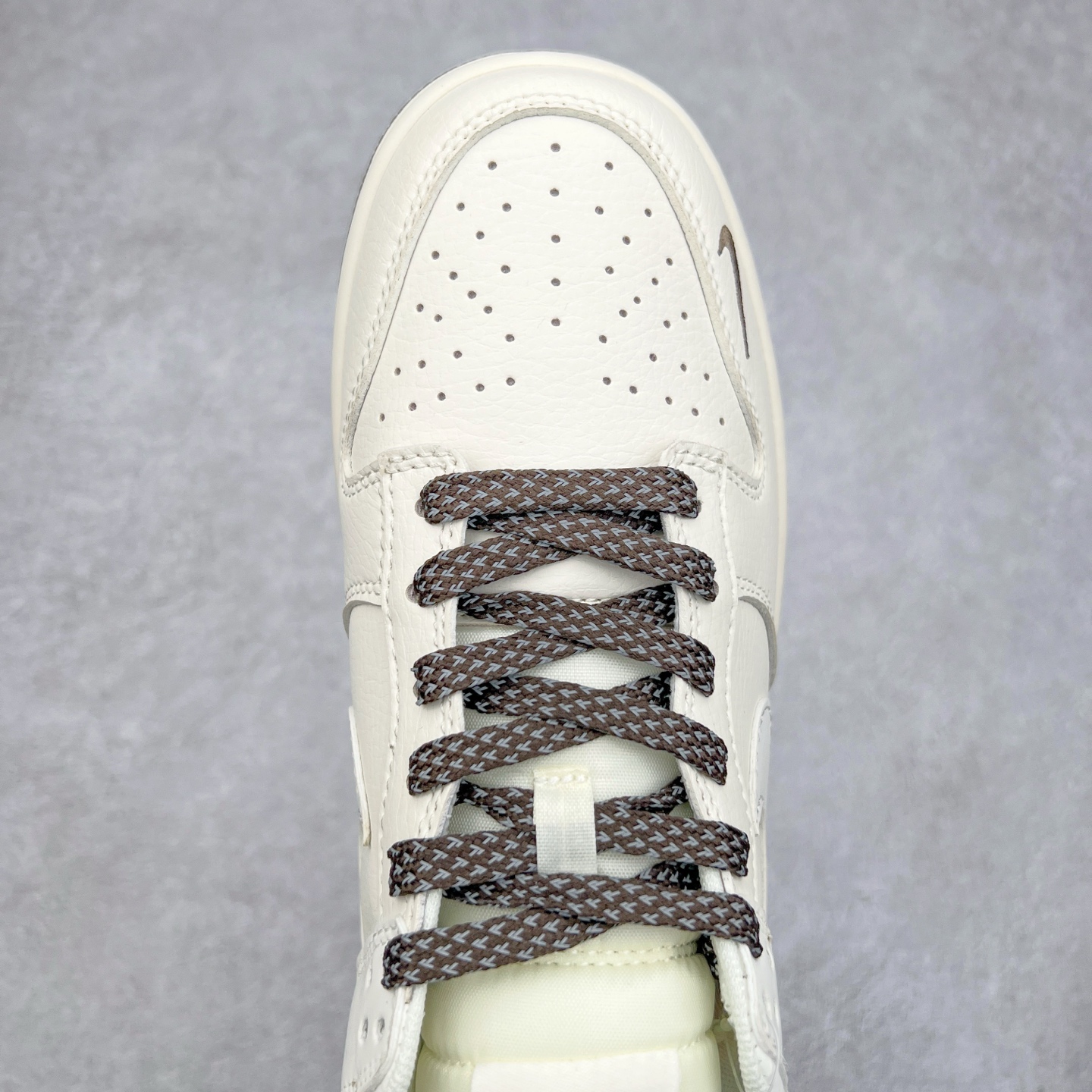 图片[4]-＃福利特价 NK Dunk Low 定制配色 大厂出品 极力推荐 原装头层材料 独家版型蒸餾加工帶來的是更好的视觉和脚感体验大厂纯原品质出货 清洁度 电绣工艺 皮料切割干净无任何毛边 细节完美 实拍调校N版已经零色差零失真 百分百还原实物色彩所见即所得 不存在货不对板色差等低级问题 选购参考实物拍摄 不混卖不参货 只用心做好货严格选品 承诺混一赔十 尺码：36 36.5 37.5 38 38.5 39 40 40.5 41 42 42.5 43 44 44.5 45 46-选品中心