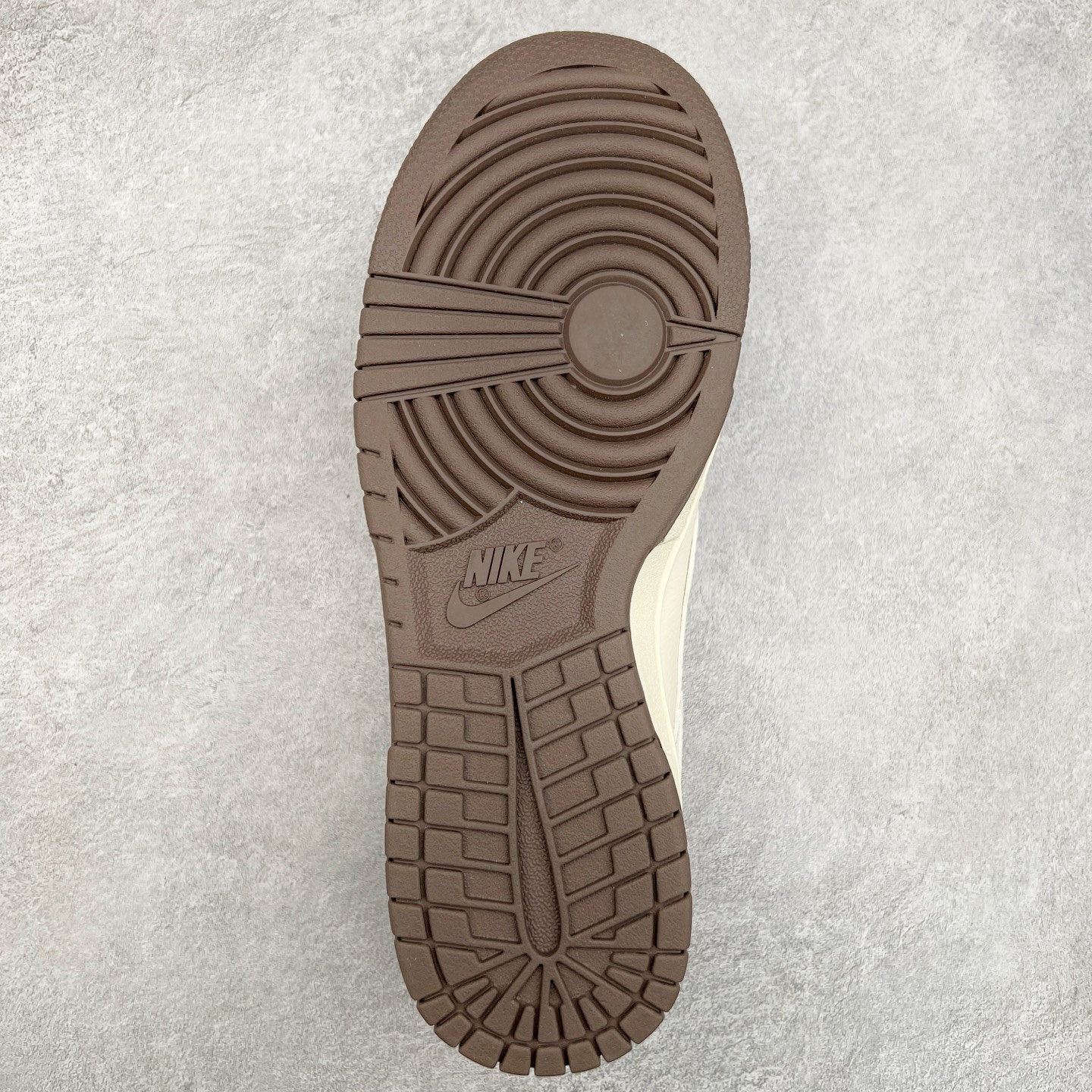 图片[9]-＃福利特价 NK Dunk Low 定制配色 大厂出品 极力推荐 原装头层材料 独家版型蒸餾加工帶來的是更好的视觉和脚感体验大厂纯原品质出货 清洁度 电绣工艺 皮料切割干净无任何毛边 细节完美 实拍调校N版已经零色差零失真 百分百还原实物色彩所见即所得 不存在货不对板色差等低级问题 选购参考实物拍摄 不混卖不参货 只用心做好货严格选品 承诺混一赔十 尺码：36 36.5 37.5 38 38.5 39 40 40.5 41 42 42.5 43 44 44.5 45 46-选品中心