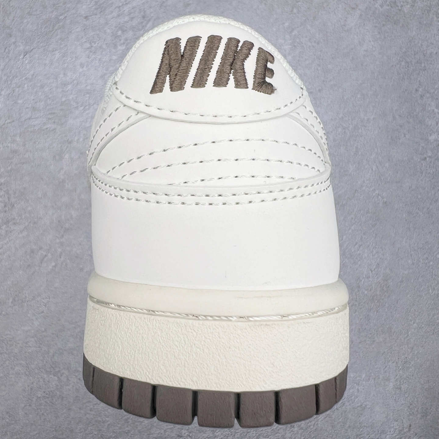 图片[8]-＃福利特价 NK Dunk Low 定制配色 大厂出品 极力推荐 原装头层材料 独家版型蒸餾加工帶來的是更好的视觉和脚感体验大厂纯原品质出货 清洁度 电绣工艺 皮料切割干净无任何毛边 细节完美 实拍调校N版已经零色差零失真 百分百还原实物色彩所见即所得 不存在货不对板色差等低级问题 选购参考实物拍摄 不混卖不参货 只用心做好货严格选品 承诺混一赔十 尺码：36 36.5 37.5 38 38.5 39 40 40.5 41 42 42.5 43 44 44.5 45 46-选品中心