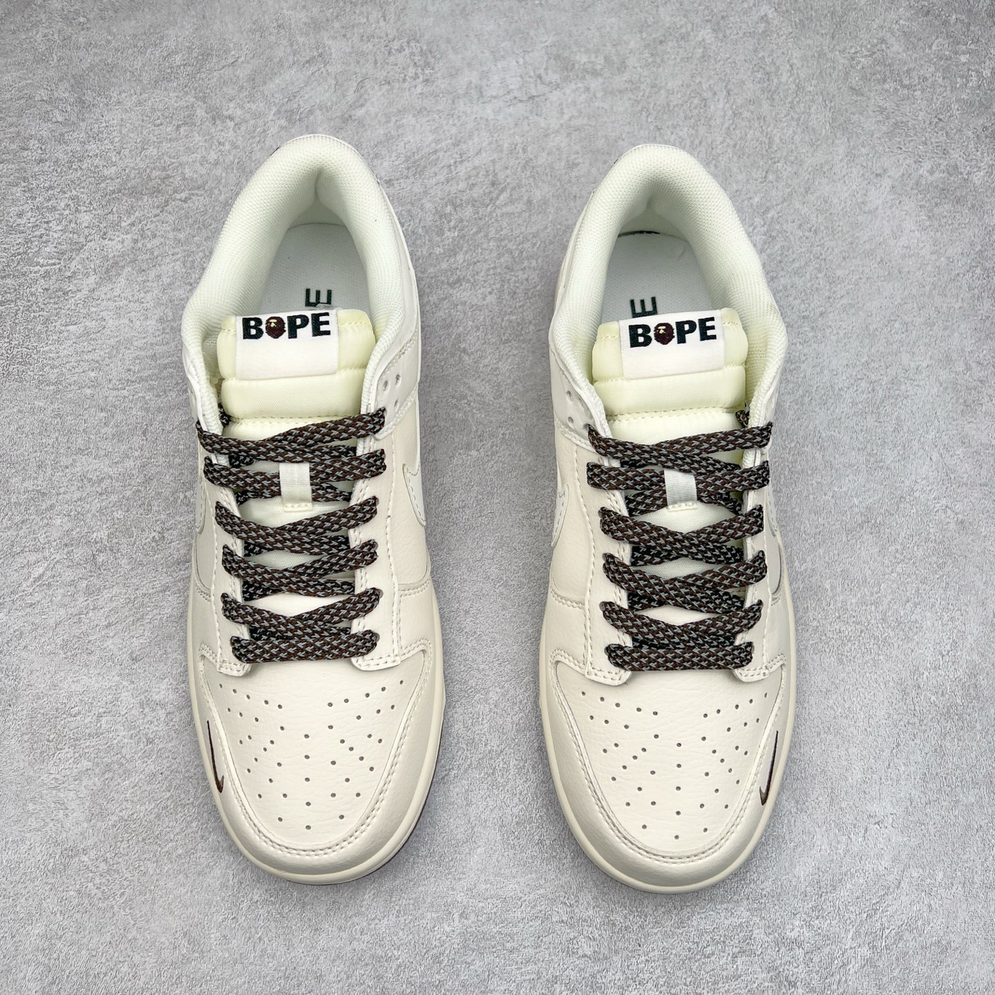 图片[2]-＃福利特价 NK Dunk Low 定制配色 大厂出品 极力推荐 原装头层材料 独家版型蒸餾加工帶來的是更好的视觉和脚感体验大厂纯原品质出货 清洁度 电绣工艺 皮料切割干净无任何毛边 细节完美 实拍调校N版已经零色差零失真 百分百还原实物色彩所见即所得 不存在货不对板色差等低级问题 选购参考实物拍摄 不混卖不参货 只用心做好货严格选品 承诺混一赔十 尺码：36 36.5 37.5 38 38.5 39 40 40.5 41 42 42.5 43 44 44.5 45 46-选品中心