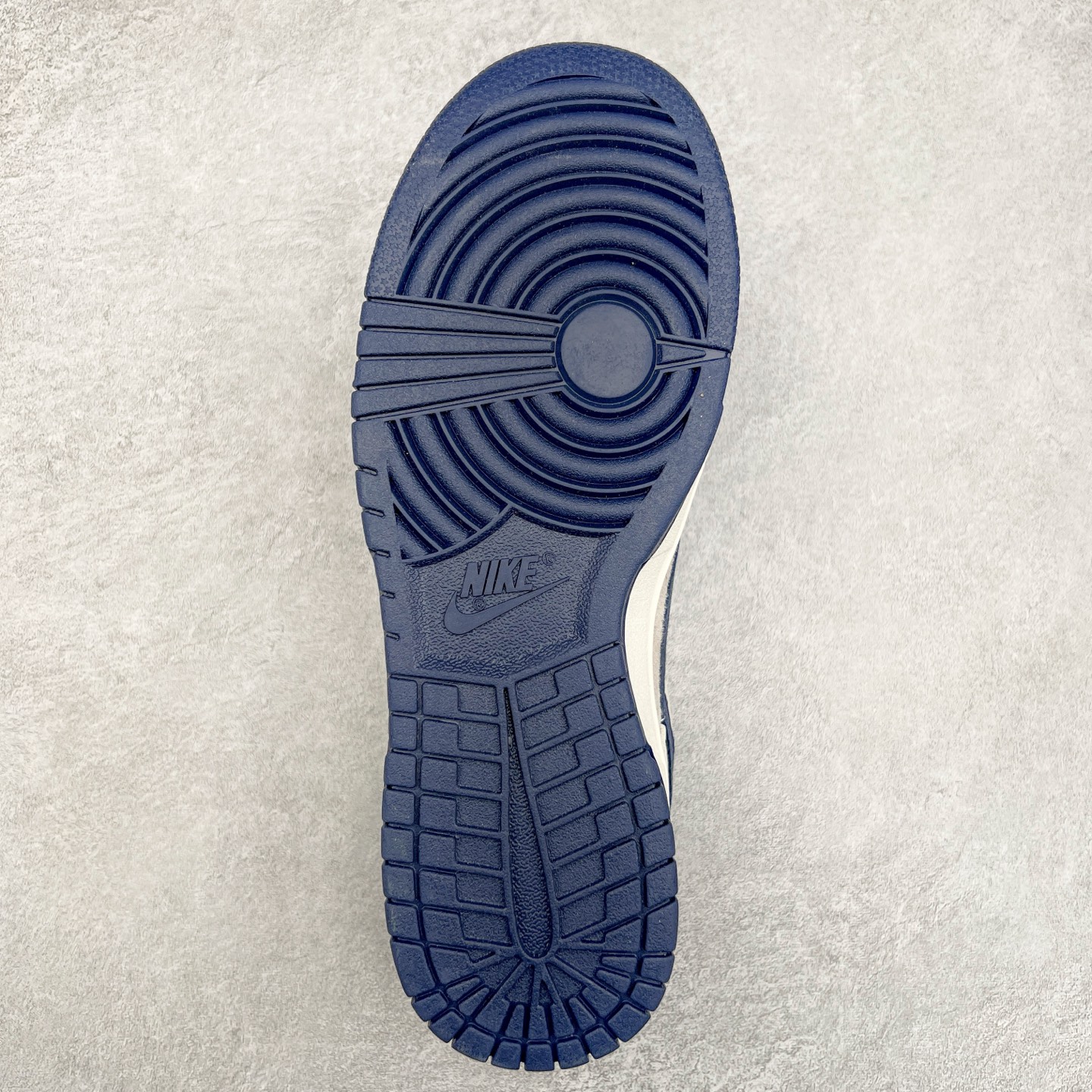 图片[9]-＃福利特价 NK Dunk Low 定制配色 大厂出品 极力推荐 原装头层材料 独家版型蒸餾加工帶來的是更好的视觉和脚感体验大厂纯原品质出货 清洁度 电绣工艺 皮料切割干净无任何毛边 细节完美 实拍调校N版已经零色差零失真 百分百还原实物色彩所见即所得 不存在货不对板色差等低级问题 选购参考实物拍摄 不混卖不参货 只用心做好货严格选品 承诺混一赔十 尺码：36 36.5 37.5 38 38.5 39 40 40.5 41 42 42.5 43 44 44.5 45 46-选品中心