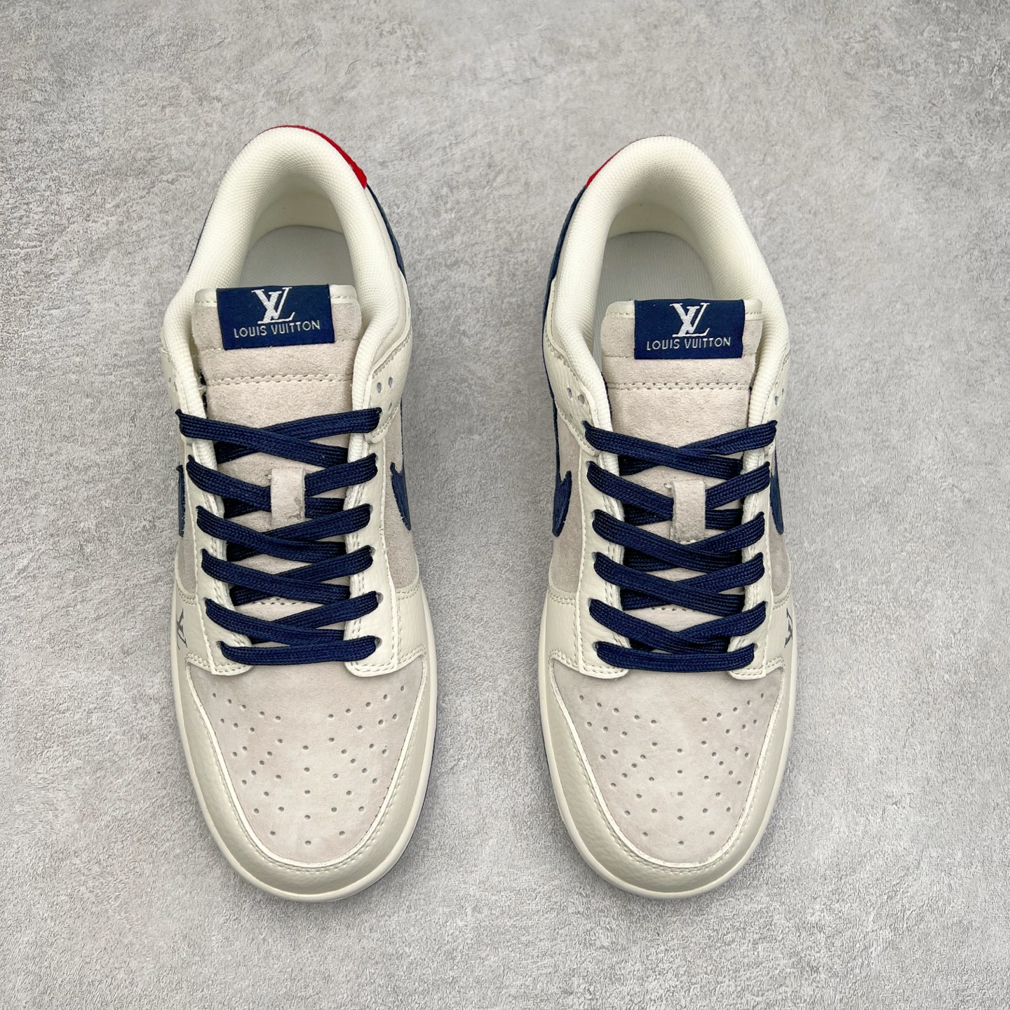 图片[2]-＃福利特价 NK Dunk Low 定制配色 大厂出品 极力推荐 原装头层材料 独家版型蒸餾加工帶來的是更好的视觉和脚感体验大厂纯原品质出货 清洁度 电绣工艺 皮料切割干净无任何毛边 细节完美 实拍调校N版已经零色差零失真 百分百还原实物色彩所见即所得 不存在货不对板色差等低级问题 选购参考实物拍摄 不混卖不参货 只用心做好货严格选品 承诺混一赔十 尺码：36 36.5 37.5 38 38.5 39 40 40.5 41 42 42.5 43 44 44.5 45 46-选品中心