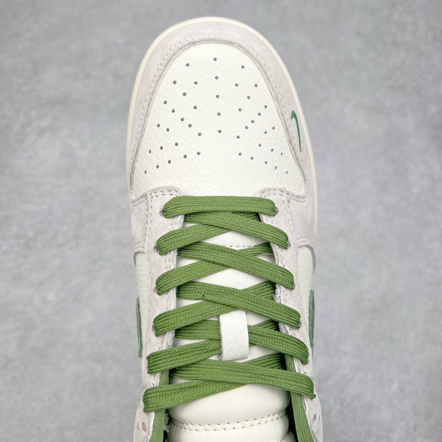 图片[4]-＃福利特价 NK Dunk Low 定制配色 大厂出品 极力推荐 原装头层材料 独家版型蒸餾加工帶來的是更好的视觉和脚感体验大厂纯原品质出货 清洁度 电绣工艺 皮料切割干净无任何毛边 细节完美 实拍调校N版已经零色差零失真 百分百还原实物色彩所见即所得 不存在货不对板色差等低级问题 选购参考实物拍摄 不混卖不参货 只用心做好货严格选品 承诺混一赔十 尺码：36 36.5 37.5 38 38.5 39 40 40.5 41 42 42.5 43 44 44.5 45 46-选品中心