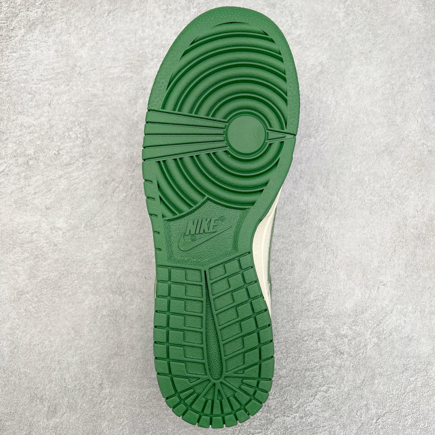 图片[9]-＃福利特价 NK Dunk Low 定制配色 大厂出品 极力推荐 原装头层材料 独家版型蒸餾加工帶來的是更好的视觉和脚感体验大厂纯原品质出货 清洁度 电绣工艺 皮料切割干净无任何毛边 细节完美 实拍调校N版已经零色差零失真 百分百还原实物色彩所见即所得 不存在货不对板色差等低级问题 选购参考实物拍摄 不混卖不参货 只用心做好货严格选品 承诺混一赔十 尺码：36 36.5 37.5 38 38.5 39 40 40.5 41 42 42.5 43 44 44.5 45 46-选品中心