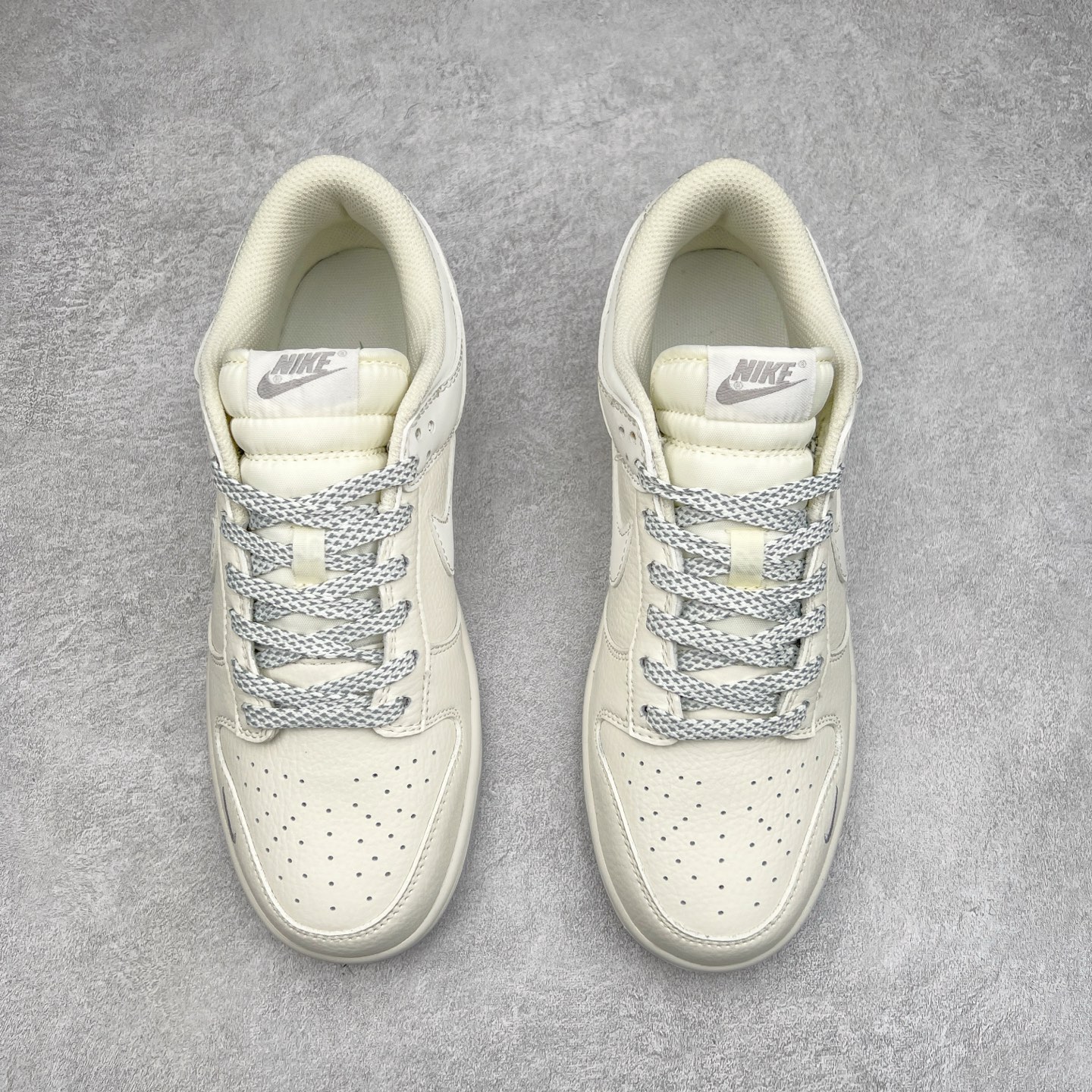 图片[2]-＃福利特价 NK Dunk Low 定制配色 大厂出品 极力推荐 原装头层材料 独家版型蒸餾加工帶來的是更好的视觉和脚感体验大厂纯原品质出货 清洁度 电绣工艺 皮料切割干净无任何毛边 细节完美 实拍调校N版已经零色差零失真 百分百还原实物色彩所见即所得 不存在货不对板色差等低级问题 选购参考实物拍摄 不混卖不参货 只用心做好货严格选品 承诺混一赔十 尺码：36 36.5 37.5 38 38.5 39 40 40.5 41 42 42.5 43 44 44.5 45 46-选品中心