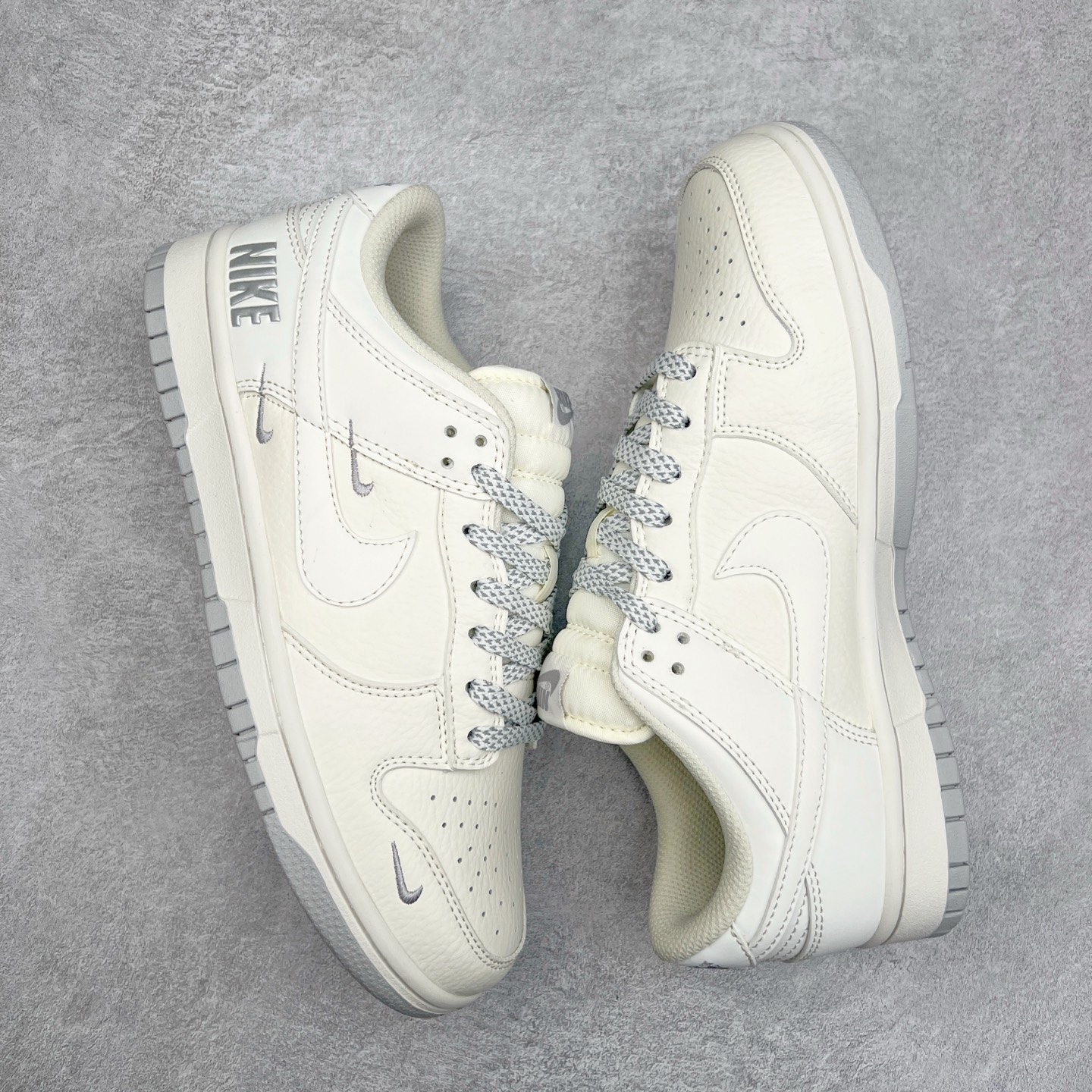 图片[3]-＃福利特价 NK Dunk Low 定制配色 大厂出品 极力推荐 原装头层材料 独家版型蒸餾加工帶來的是更好的视觉和脚感体验大厂纯原品质出货 清洁度 电绣工艺 皮料切割干净无任何毛边 细节完美 实拍调校N版已经零色差零失真 百分百还原实物色彩所见即所得 不存在货不对板色差等低级问题 选购参考实物拍摄 不混卖不参货 只用心做好货严格选品 承诺混一赔十 尺码：36 36.5 37.5 38 38.5 39 40 40.5 41 42 42.5 43 44 44.5 45 46-选品中心