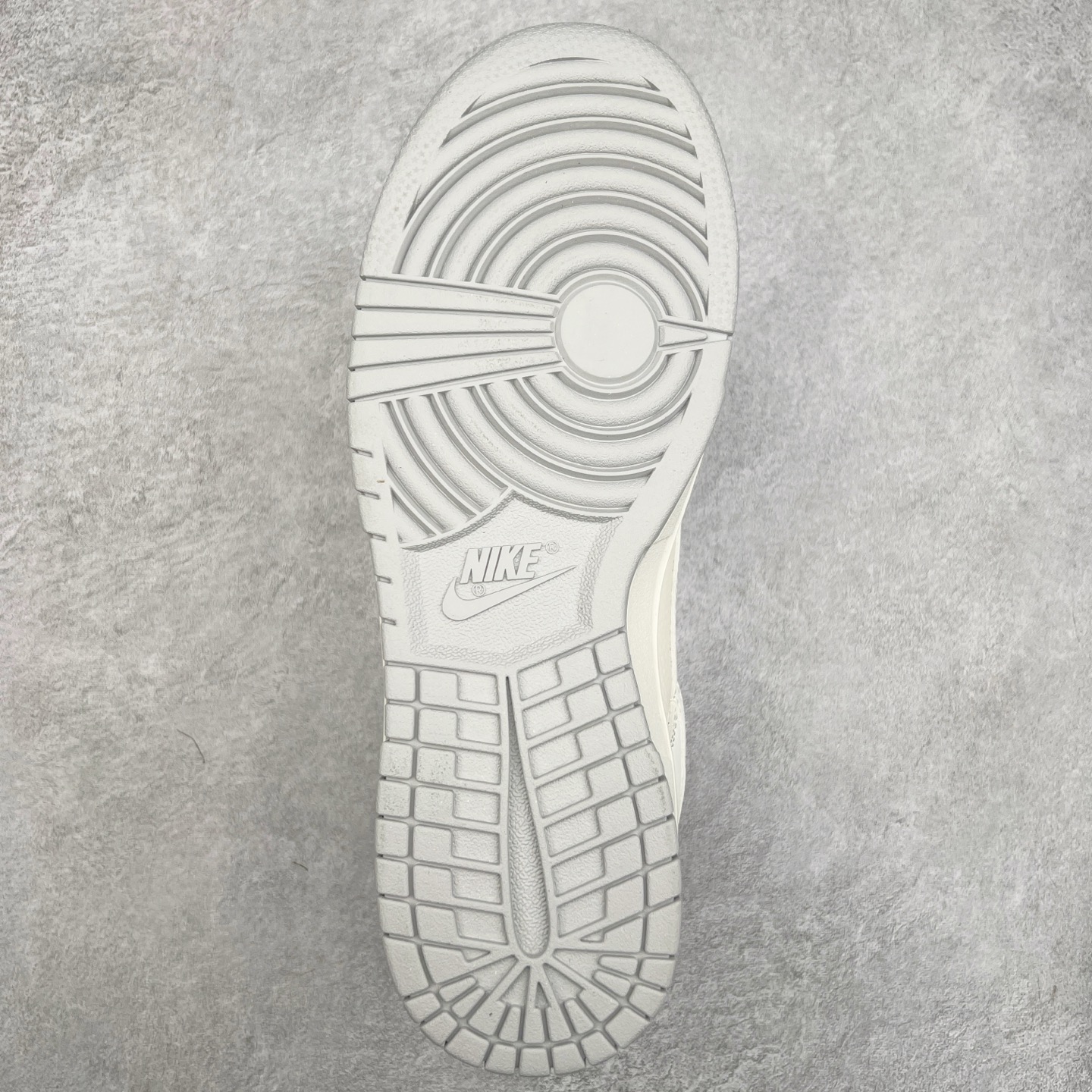 图片[9]-＃福利特价 NK Dunk Low 定制配色 大厂出品 极力推荐 原装头层材料 独家版型蒸餾加工帶來的是更好的视觉和脚感体验大厂纯原品质出货 清洁度 电绣工艺 皮料切割干净无任何毛边 细节完美 实拍调校N版已经零色差零失真 百分百还原实物色彩所见即所得 不存在货不对板色差等低级问题 选购参考实物拍摄 不混卖不参货 只用心做好货严格选品 承诺混一赔十 尺码：36 36.5 37.5 38 38.5 39 40 40.5 41 42 42.5 43 44 44.5 45 46-选品中心