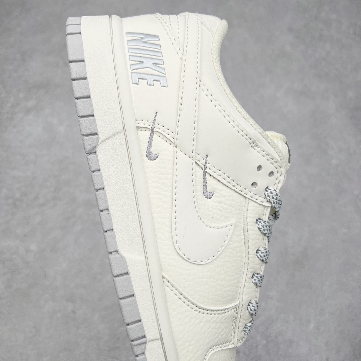 图片[6]-＃福利特价 NK Dunk Low 定制配色 大厂出品 极力推荐 原装头层材料 独家版型蒸餾加工帶來的是更好的视觉和脚感体验大厂纯原品质出货 清洁度 电绣工艺 皮料切割干净无任何毛边 细节完美 实拍调校N版已经零色差零失真 百分百还原实物色彩所见即所得 不存在货不对板色差等低级问题 选购参考实物拍摄 不混卖不参货 只用心做好货严格选品 承诺混一赔十 尺码：36 36.5 37.5 38 38.5 39 40 40.5 41 42 42.5 43 44 44.5 45 46-选品中心