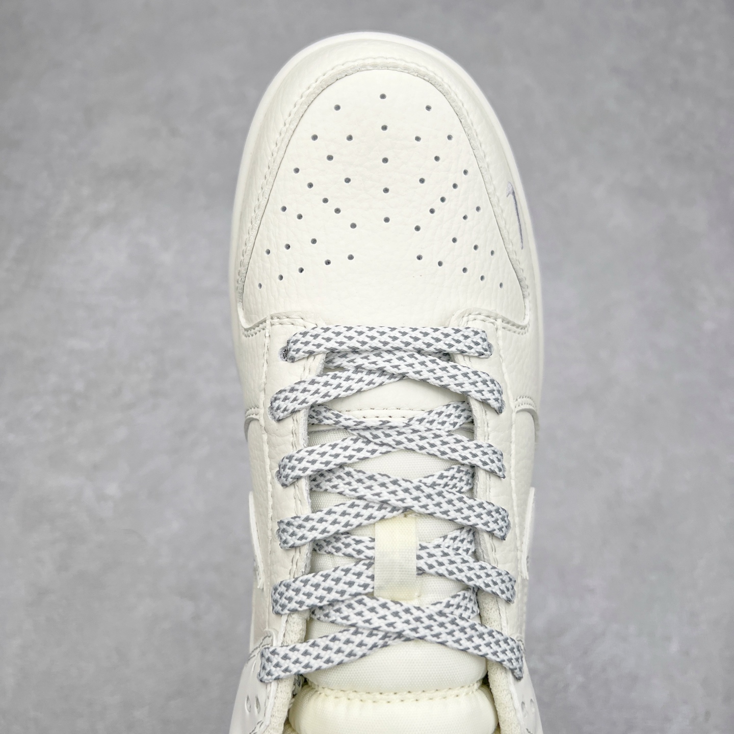 图片[4]-＃福利特价 NK Dunk Low 定制配色 大厂出品 极力推荐 原装头层材料 独家版型蒸餾加工帶來的是更好的视觉和脚感体验大厂纯原品质出货 清洁度 电绣工艺 皮料切割干净无任何毛边 细节完美 实拍调校N版已经零色差零失真 百分百还原实物色彩所见即所得 不存在货不对板色差等低级问题 选购参考实物拍摄 不混卖不参货 只用心做好货严格选品 承诺混一赔十 尺码：36 36.5 37.5 38 38.5 39 40 40.5 41 42 42.5 43 44 44.5 45 46-选品中心