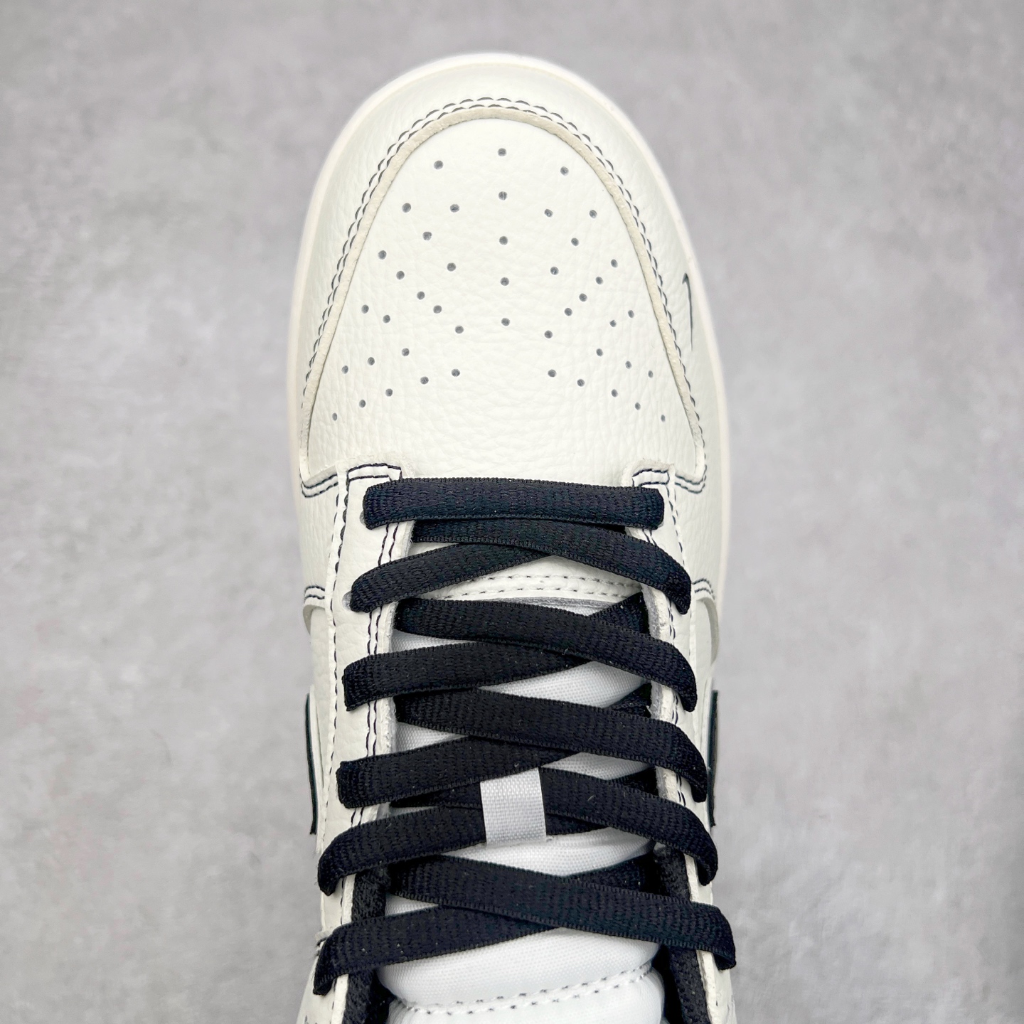 图片[4]-＃福利特价 NK Dunk Low 定制配色 大厂出品 极力推荐 原装头层材料 独家版型蒸餾加工帶來的是更好的视觉和脚感体验大厂纯原品质出货 清洁度 电绣工艺 皮料切割干净无任何毛边 细节完美 实拍调校N版已经零色差零失真 百分百还原实物色彩所见即所得 不存在货不对板色差等低级问题 选购参考实物拍摄 不混卖不参货 只用心做好货严格选品 承诺混一赔十 尺码：36 36.5 37.5 38 38.5 39 40 40.5 41 42 42.5 43 44 44.5 45 46-选品中心