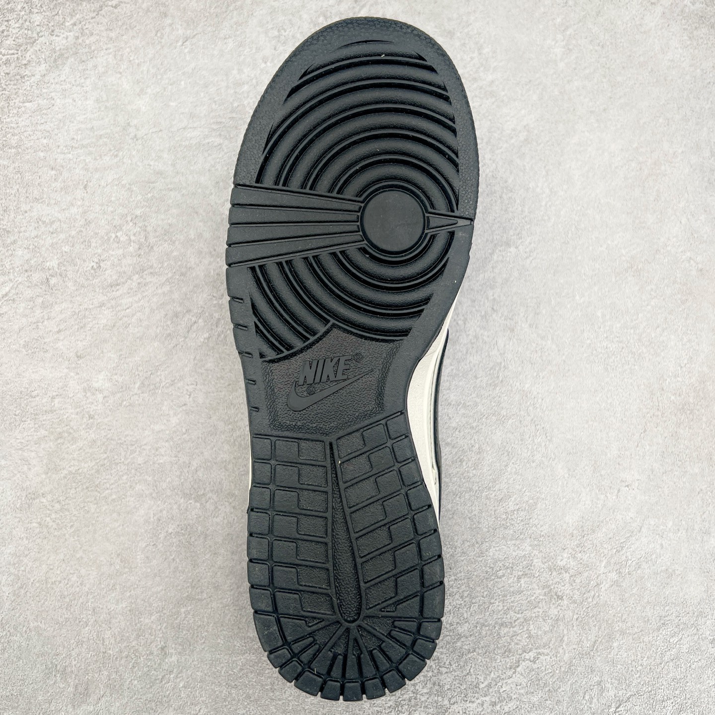 图片[9]-＃福利特价 NK Dunk Low 定制配色 大厂出品 极力推荐 原装头层材料 独家版型蒸餾加工帶來的是更好的视觉和脚感体验大厂纯原品质出货 清洁度 电绣工艺 皮料切割干净无任何毛边 细节完美 实拍调校N版已经零色差零失真 百分百还原实物色彩所见即所得 不存在货不对板色差等低级问题 选购参考实物拍摄 不混卖不参货 只用心做好货严格选品 承诺混一赔十 尺码：36 36.5 37.5 38 38.5 39 40 40.5 41 42 42.5 43 44 44.5 45 46-选品中心