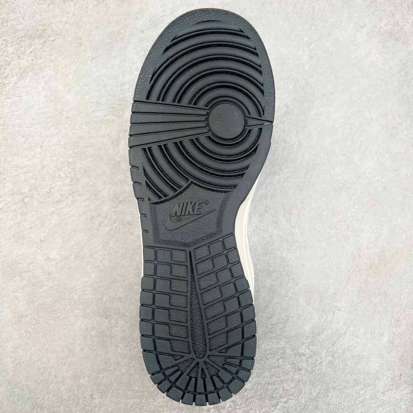 图片[9]-＃福利特价 NK Dunk Low 定制配色 大厂出品 极力推荐 原装头层材料 独家版型蒸餾加工帶來的是更好的视觉和脚感体验大厂纯原品质出货 清洁度 电绣工艺 皮料切割干净无任何毛边 细节完美 实拍调校N版已经零色差零失真 百分百还原实物色彩所见即所得 不存在货不对板色差等低级问题 选购参考实物拍摄 不混卖不参货 只用心做好货严格选品 承诺混一赔十 尺码：36 36.5 37.5 38 38.5 39 40 40.5 41 42 42.5 43 44 44.5 45 46-选品中心