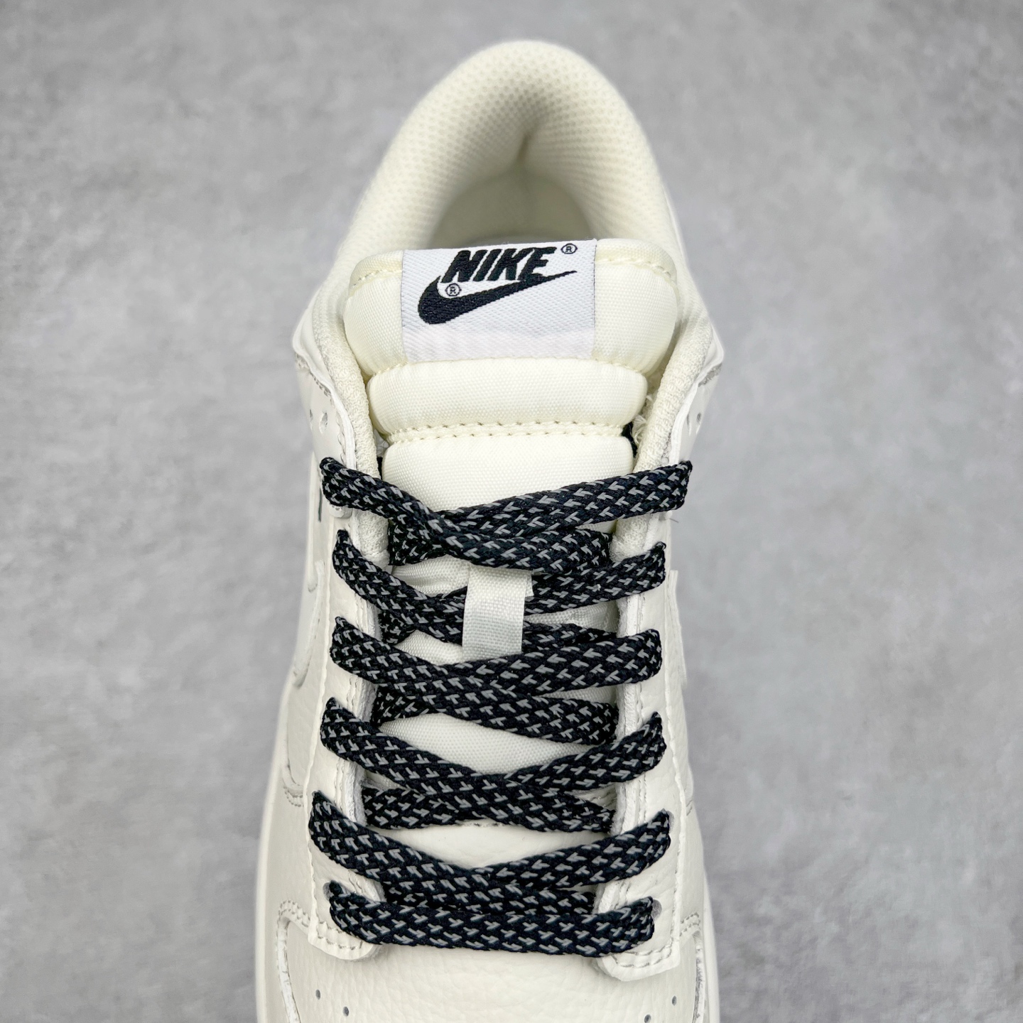 图片[5]-＃福利特价 NK Dunk Low 定制配色 大厂出品 极力推荐 原装头层材料 独家版型蒸餾加工帶來的是更好的视觉和脚感体验大厂纯原品质出货 清洁度 电绣工艺 皮料切割干净无任何毛边 细节完美 实拍调校N版已经零色差零失真 百分百还原实物色彩所见即所得 不存在货不对板色差等低级问题 选购参考实物拍摄 不混卖不参货 只用心做好货严格选品 承诺混一赔十 尺码：36 36.5 37.5 38 38.5 39 40 40.5 41 42 42.5 43 44 44.5 45 46-选品中心