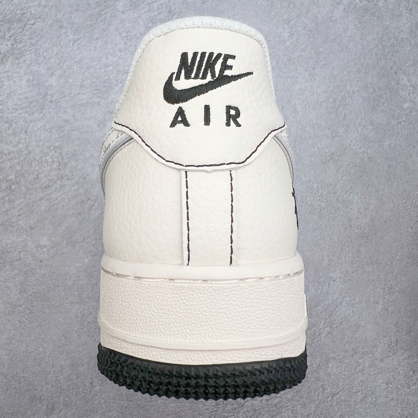 图片[8]-NK Air Force 1´07 Low 空军一号低帮百搭休闲运动板鞋 HH7518-040 柔软、弹性十足的缓震性能和出色的中底设计 横跨复古与现代的外型结合 造就出风靡全球 三十多年的Force 1 直到今天还深受青睐 实拍调校N版已经零色差零失真 百分百还原实物色彩所见即所得 不存在货不对板色差等低级问题 选购参考实物拍摄 不混卖不参货 只用心做好货严格选品 承诺混一赔十 尺码：36 36.5 37.5 38 38.5 39 40 40.5 41 42 42.5 43 44 44.5 45-选品中心