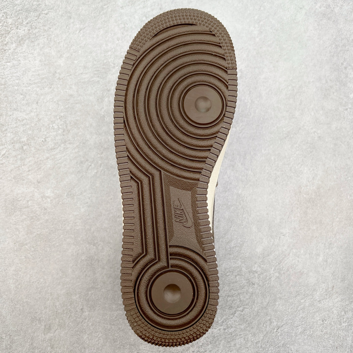 图片[9]-NK Air Force 1´07 Low 空军一号低帮百搭休闲运动板鞋 KK1988-065 柔软、弹性十足的缓震性能和出色的中底设计 横跨复古与现代的外型结合 造就出风靡全球 三十多年的Force 1 直到今天还深受青睐 实拍调校N版已经零色差零失真 百分百还原实物色彩所见即所得 不存在货不对板色差等低级问题 选购参考实物拍摄 不混卖不参货 只用心做好货严格选品 承诺混一赔十 尺码：36 36.5 37.5 38 38.5 39 40 40.5 41 42 42.5 43 44 44.5 45-选品中心