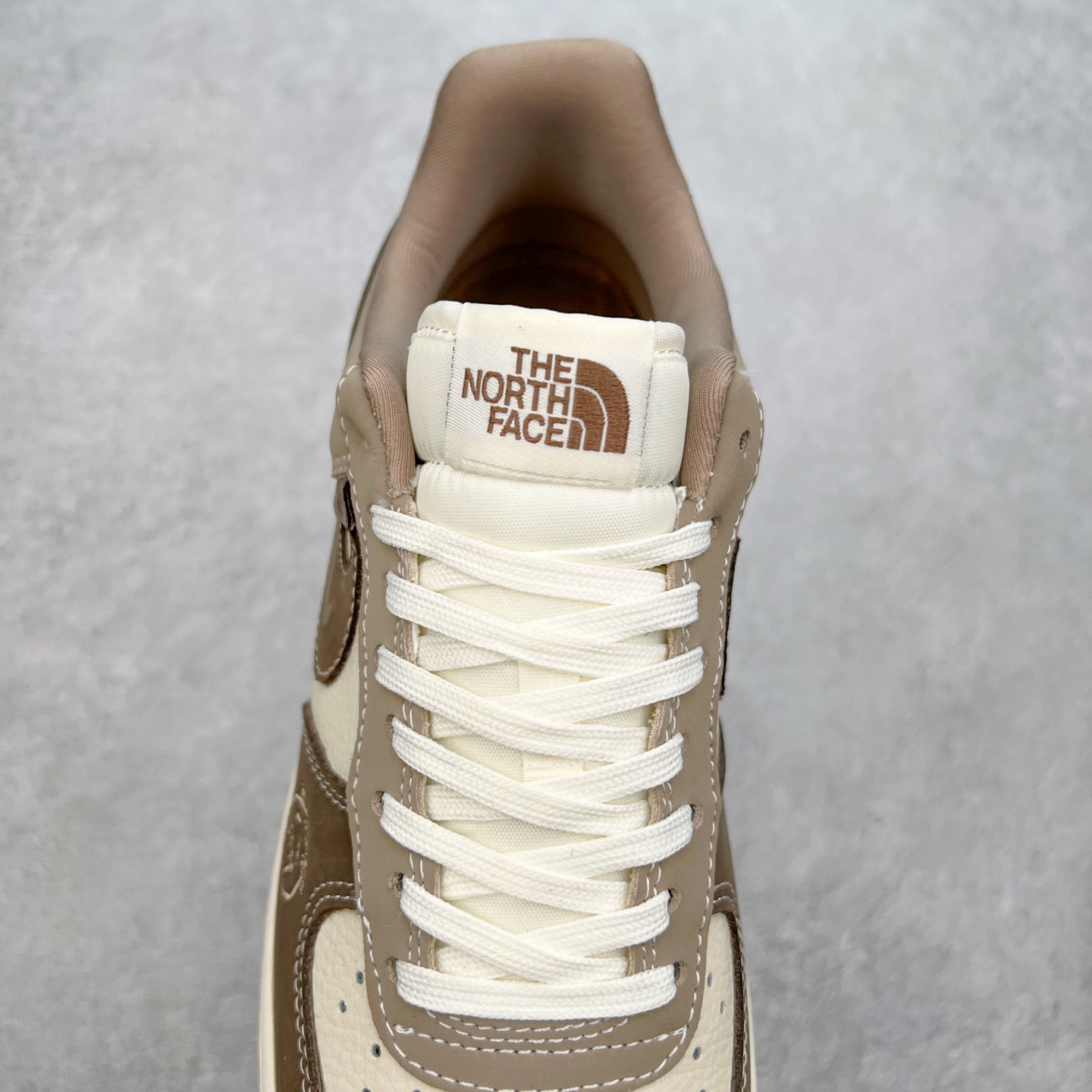 图片[5]-NK Air Force 1´07 Low 空军一号低帮百搭休闲运动板鞋 KK1988-065 柔软、弹性十足的缓震性能和出色的中底设计 横跨复古与现代的外型结合 造就出风靡全球 三十多年的Force 1 直到今天还深受青睐 实拍调校N版已经零色差零失真 百分百还原实物色彩所见即所得 不存在货不对板色差等低级问题 选购参考实物拍摄 不混卖不参货 只用心做好货严格选品 承诺混一赔十 尺码：36 36.5 37.5 38 38.5 39 40 40.5 41 42 42.5 43 44 44.5 45-选品中心