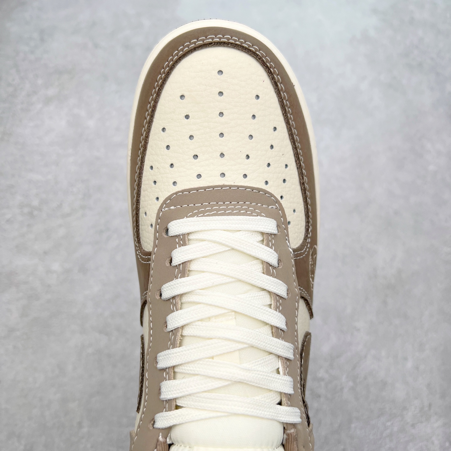 图片[4]-NK Air Force 1´07 Low 空军一号低帮百搭休闲运动板鞋 KK1988-065 柔软、弹性十足的缓震性能和出色的中底设计 横跨复古与现代的外型结合 造就出风靡全球 三十多年的Force 1 直到今天还深受青睐 实拍调校N版已经零色差零失真 百分百还原实物色彩所见即所得 不存在货不对板色差等低级问题 选购参考实物拍摄 不混卖不参货 只用心做好货严格选品 承诺混一赔十 尺码：36 36.5 37.5 38 38.5 39 40 40.5 41 42 42.5 43 44 44.5 45-选品中心