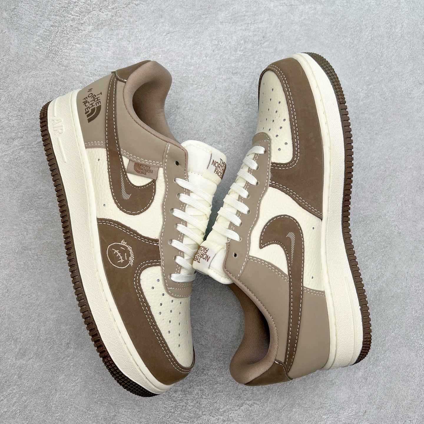 图片[3]-NK Air Force 1´07 Low 空军一号低帮百搭休闲运动板鞋 KK1988-065 柔软、弹性十足的缓震性能和出色的中底设计 横跨复古与现代的外型结合 造就出风靡全球 三十多年的Force 1 直到今天还深受青睐 实拍调校N版已经零色差零失真 百分百还原实物色彩所见即所得 不存在货不对板色差等低级问题 选购参考实物拍摄 不混卖不参货 只用心做好货严格选品 承诺混一赔十 尺码：36 36.5 37.5 38 38.5 39 40 40.5 41 42 42.5 43 44 44.5 45-选品中心