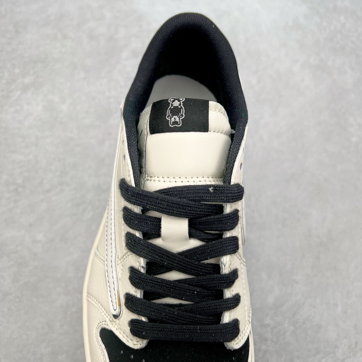 图片[5]-TS x Air Jordan AJ1 Low 倒钩低帮联名定制配色 XS7089-526 原厂内置气垫魔块 A模大底 头层小牛皮 鞋舌AJ原厂专用牛津布+AJ专用反口珍珠布+原厂无杂质高弹内里海棉+特殊封边弹力鞋带 实拍调校N版已经零色差零失真 百分百还原实物色彩所见即所得 不存在货不对板色差等低级问题 选购参考实物拍摄 不混卖不参货 只用心做好货严格选品 承诺混一赔十 尺码：36 36.5 37.5 38 38.5 39 40 40.5 41 42 42.5 43 44 44.5 45-选品中心