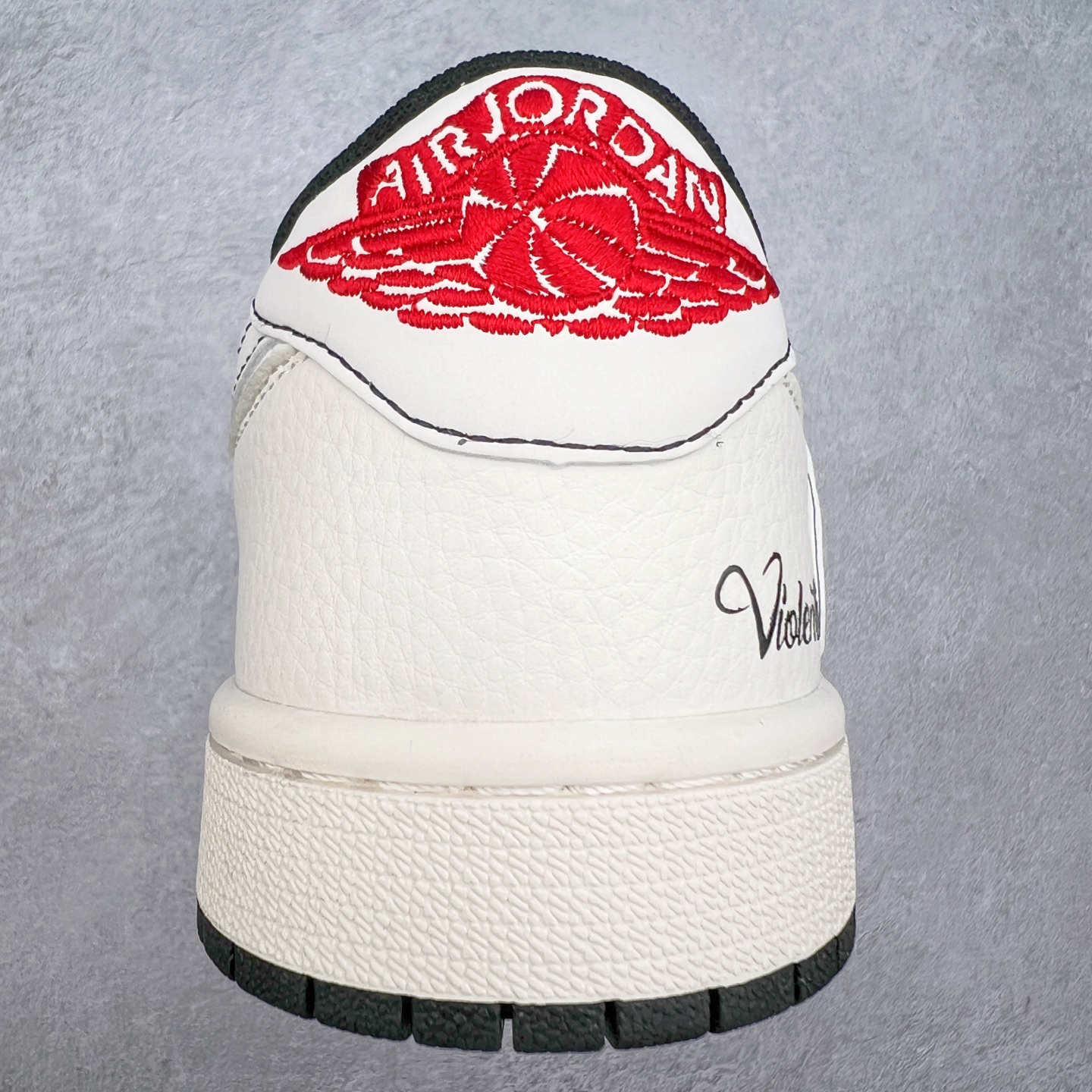 图片[8]-TS x Air Jordan AJ1 Low 倒钩低帮联名定制配色 XS7089-526 原厂内置气垫魔块 A模大底 头层小牛皮 鞋舌AJ原厂专用牛津布+AJ专用反口珍珠布+原厂无杂质高弹内里海棉+特殊封边弹力鞋带 实拍调校N版已经零色差零失真 百分百还原实物色彩所见即所得 不存在货不对板色差等低级问题 选购参考实物拍摄 不混卖不参货 只用心做好货严格选品 承诺混一赔十 尺码：36 36.5 37.5 38 38.5 39 40 40.5 41 42 42.5 43 44 44.5 45-选品中心