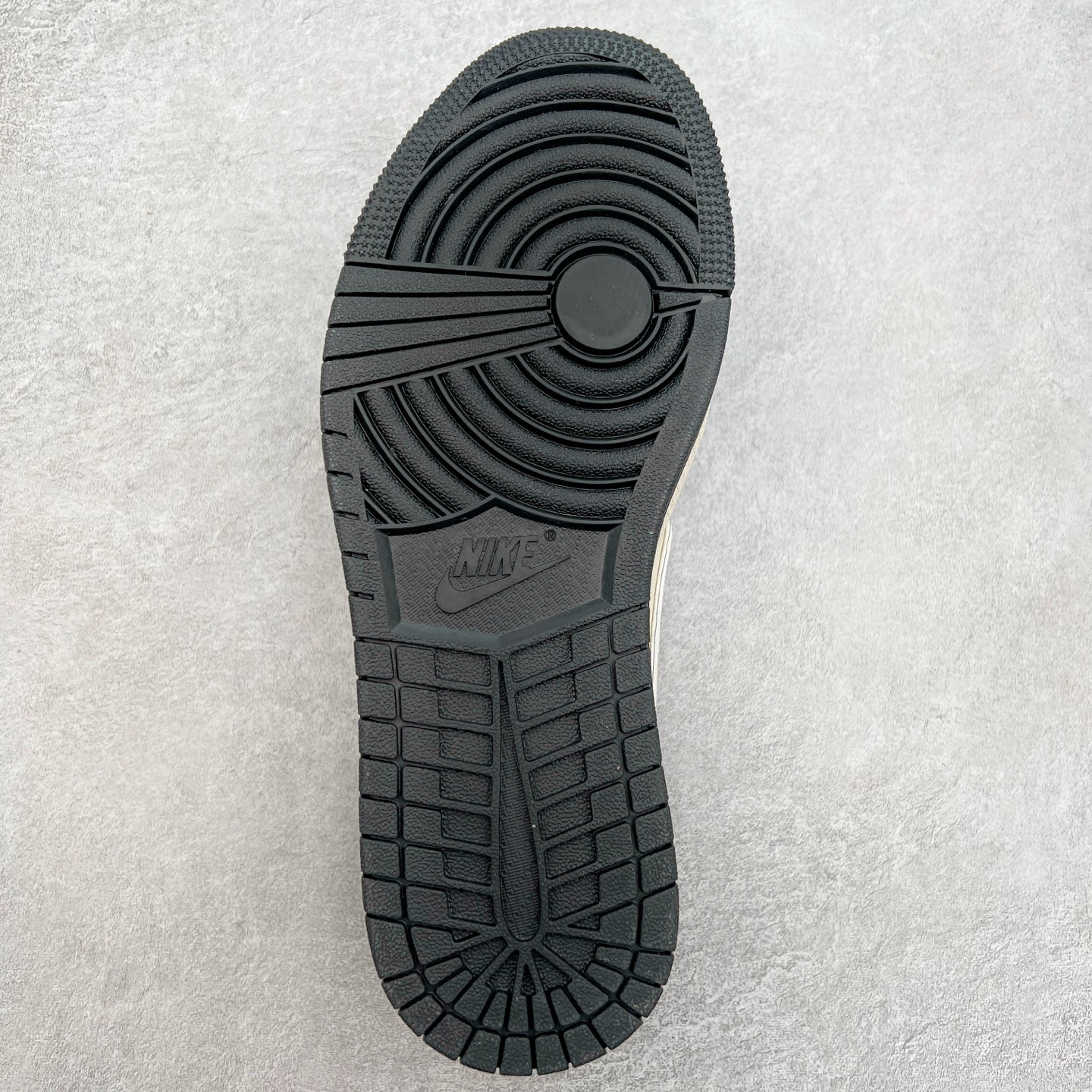 图片[9]-TS x Air Jordan AJ1 Low 倒钩低帮联名定制配色 XS7089-526 原厂内置气垫魔块 A模大底 头层小牛皮 鞋舌AJ原厂专用牛津布+AJ专用反口珍珠布+原厂无杂质高弹内里海棉+特殊封边弹力鞋带 实拍调校N版已经零色差零失真 百分百还原实物色彩所见即所得 不存在货不对板色差等低级问题 选购参考实物拍摄 不混卖不参货 只用心做好货严格选品 承诺混一赔十 尺码：36 36.5 37.5 38 38.5 39 40 40.5 41 42 42.5 43 44 44.5 45-选品中心