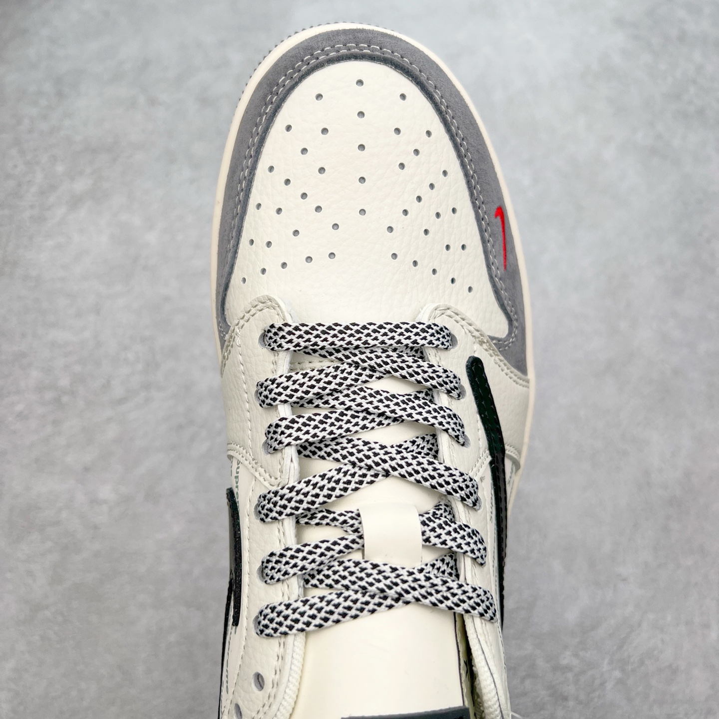 图片[4]-TS x Air Jordan AJ1 Low 倒钩低帮联名定制配色 XY2688-120 原厂内置气垫魔块 A模大底 头层小牛皮 鞋舌AJ原厂专用牛津布+AJ专用反口珍珠布+原厂无杂质高弹内里海棉+特殊封边弹力鞋带 实拍调校N版已经零色差零失真 百分百还原实物色彩所见即所得 不存在货不对板色差等低级问题 选购参考实物拍摄 不混卖不参货 只用心做好货严格选品 承诺混一赔十 尺码：36 36.5 37.5 38 38.5 39 40 40.5 41 42 42.5 43 44 44.5 45-选品中心