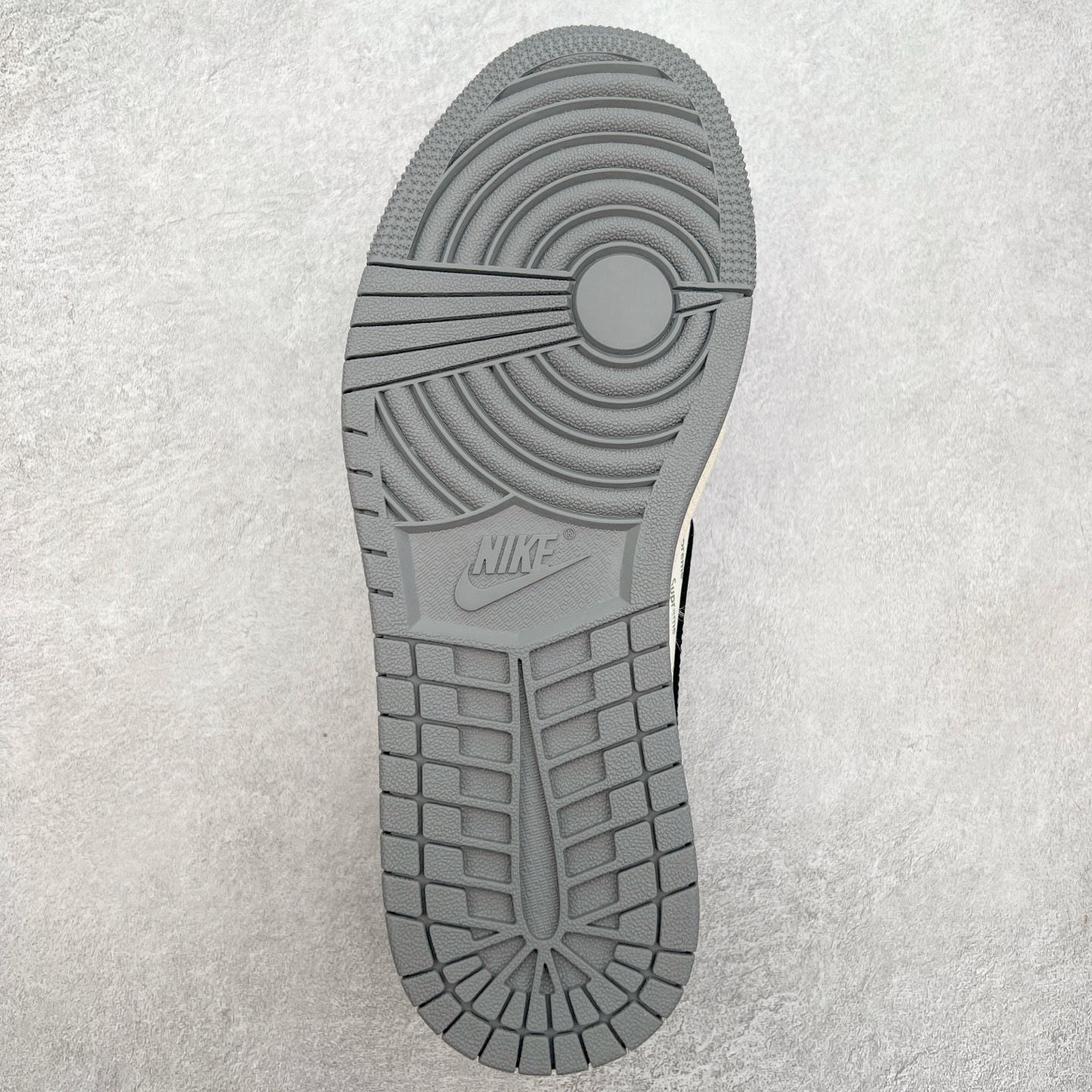 图片[9]-TS x Air Jordan AJ1 Low 倒钩低帮联名定制配色 XY2688-120 原厂内置气垫魔块 A模大底 头层小牛皮 鞋舌AJ原厂专用牛津布+AJ专用反口珍珠布+原厂无杂质高弹内里海棉+特殊封边弹力鞋带 实拍调校N版已经零色差零失真 百分百还原实物色彩所见即所得 不存在货不对板色差等低级问题 选购参考实物拍摄 不混卖不参货 只用心做好货严格选品 承诺混一赔十 尺码：36 36.5 37.5 38 38.5 39 40 40.5 41 42 42.5 43 44 44.5 45-选品中心