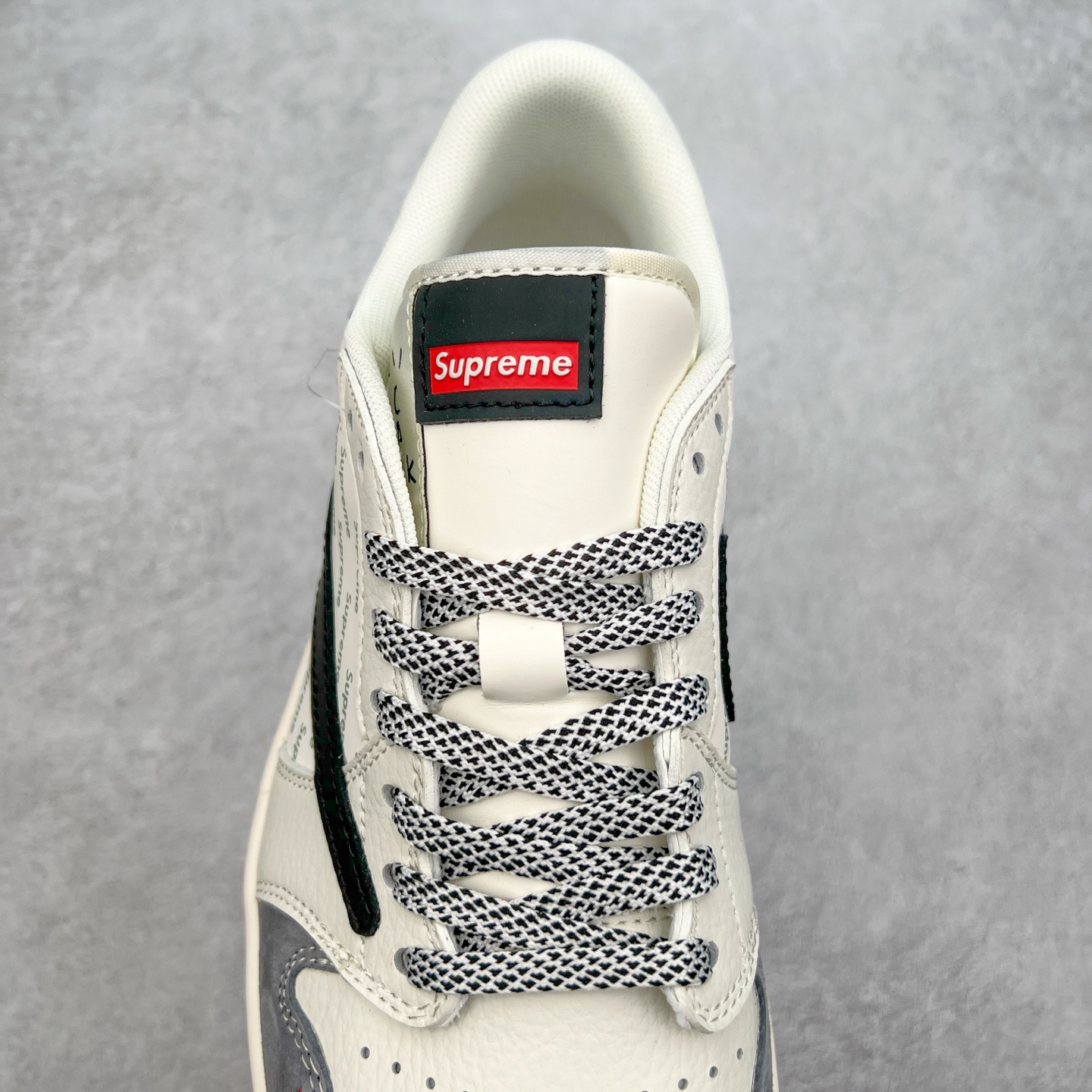 图片[5]-TS x Air Jordan AJ1 Low 倒钩低帮联名定制配色 XY2688-120 原厂内置气垫魔块 A模大底 头层小牛皮 鞋舌AJ原厂专用牛津布+AJ专用反口珍珠布+原厂无杂质高弹内里海棉+特殊封边弹力鞋带 实拍调校N版已经零色差零失真 百分百还原实物色彩所见即所得 不存在货不对板色差等低级问题 选购参考实物拍摄 不混卖不参货 只用心做好货严格选品 承诺混一赔十 尺码：36 36.5 37.5 38 38.5 39 40 40.5 41 42 42.5 43 44 44.5 45-选品中心