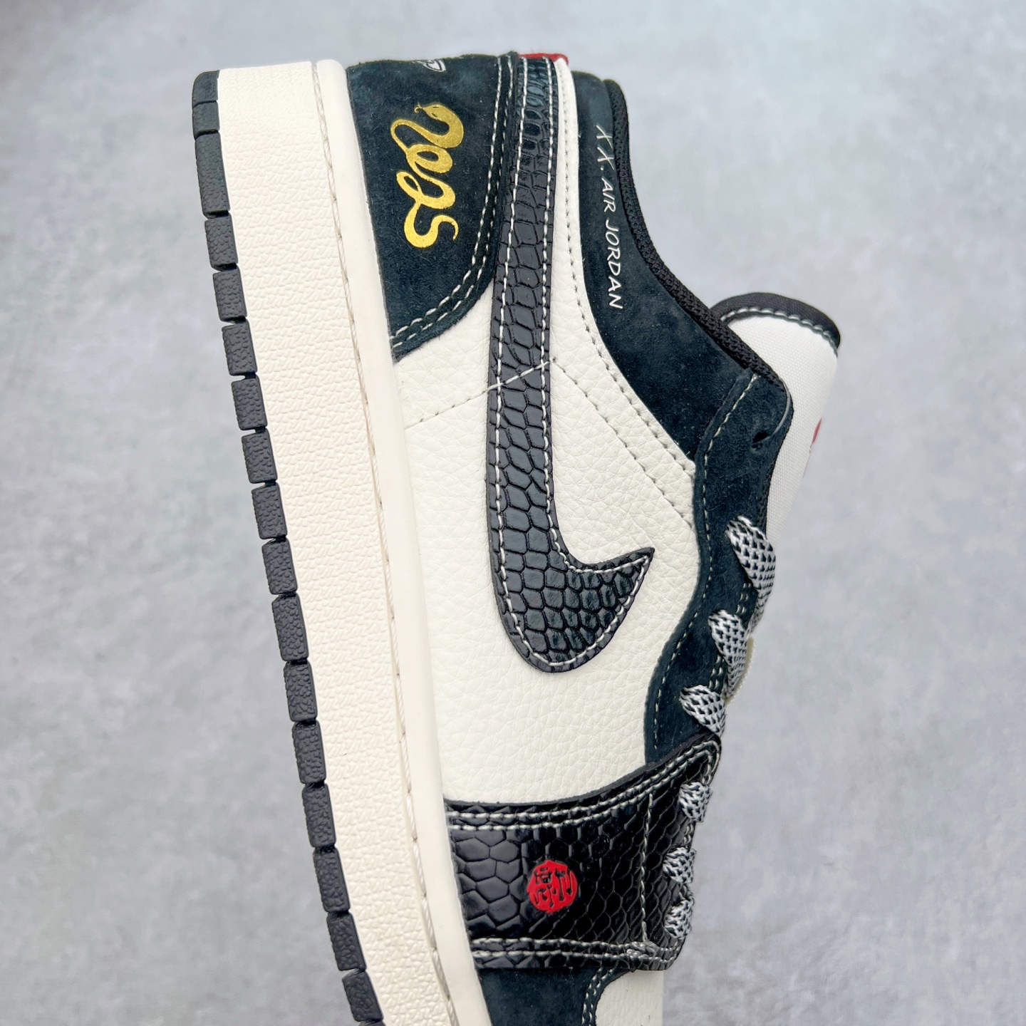 图片[6]-Air Jordan AJ1 Low 低帮定制 SJ9950-056 原厂内置气垫魔块 A模大底 头层小牛皮 鞋舌AJ原厂专用牛津布+AJ专用反口珍珠布+原厂无杂质高弹内里海棉+特殊封边弹力鞋带 尺码：36 36.5 37.5 38 38.5 39 40 40.5 41 42 42.5 43 44 44.5 45-选品中心