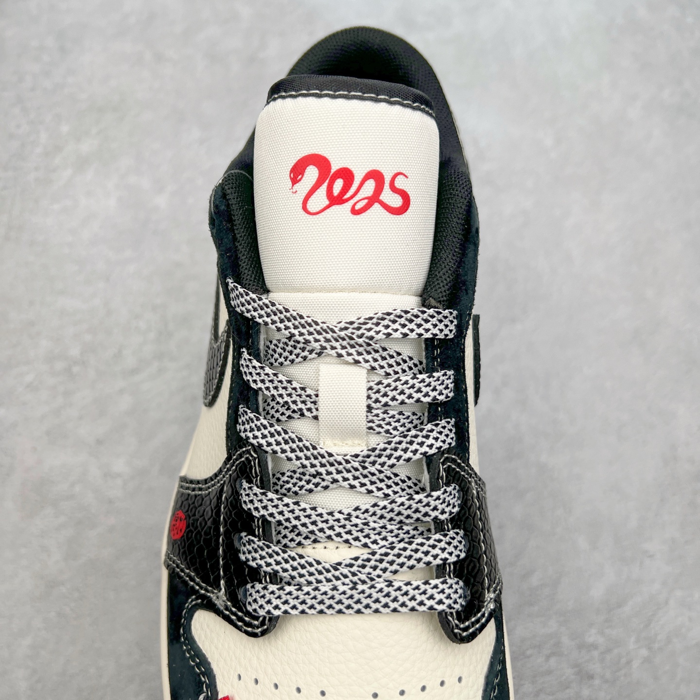 图片[5]-Air Jordan AJ1 Low 低帮定制 SJ9950-056 原厂内置气垫魔块 A模大底 头层小牛皮 鞋舌AJ原厂专用牛津布+AJ专用反口珍珠布+原厂无杂质高弹内里海棉+特殊封边弹力鞋带 尺码：36 36.5 37.5 38 38.5 39 40 40.5 41 42 42.5 43 44 44.5 45-选品中心