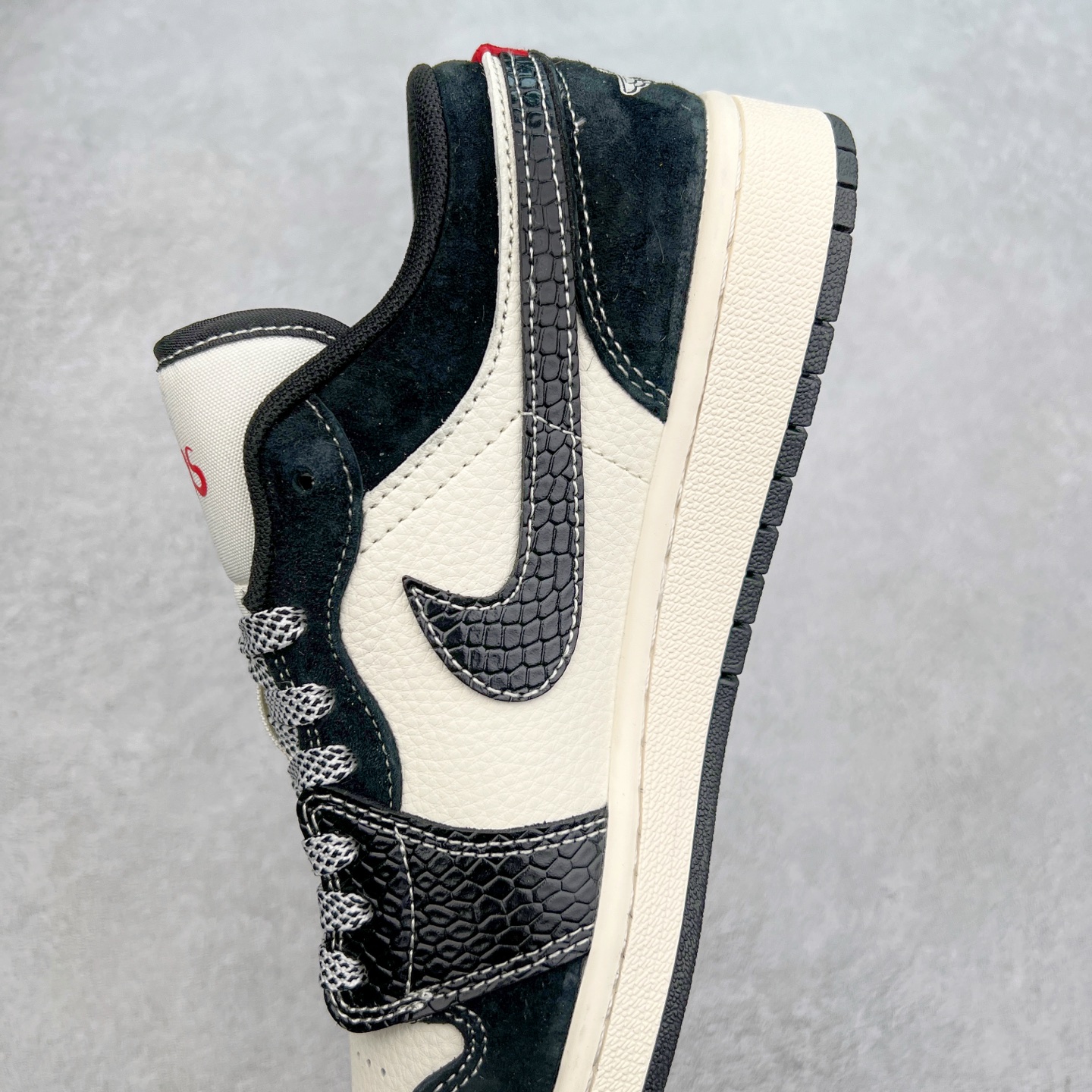 图片[7]-Air Jordan AJ1 Low 低帮定制 SJ9950-056 原厂内置气垫魔块 A模大底 头层小牛皮 鞋舌AJ原厂专用牛津布+AJ专用反口珍珠布+原厂无杂质高弹内里海棉+特殊封边弹力鞋带 尺码：36 36.5 37.5 38 38.5 39 40 40.5 41 42 42.5 43 44 44.5 45-选品中心