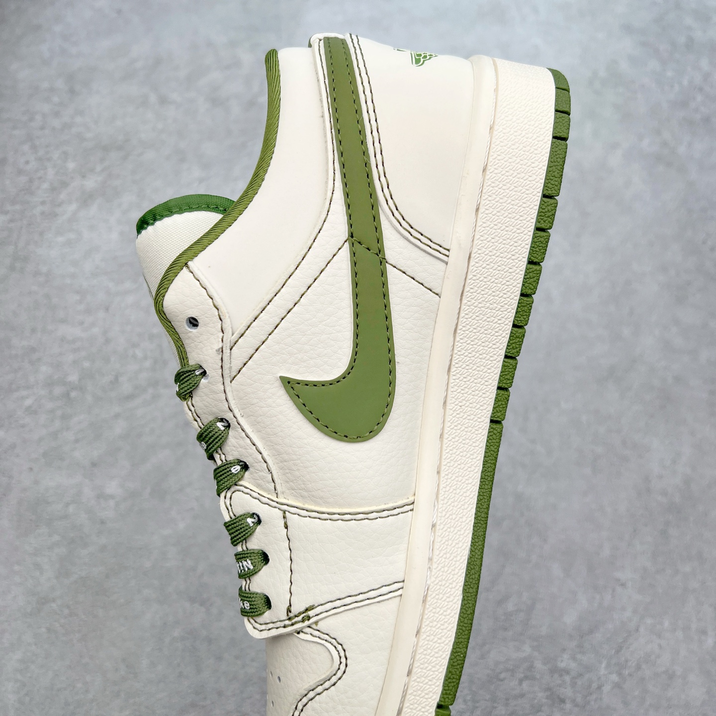 图片[7]-Air Jordan AJ1 Low 低帮定制 CF3688-019 原厂内置气垫魔块 A模大底 头层小牛皮 鞋舌AJ原厂专用牛津布+AJ专用反口珍珠布+原厂无杂质高弹内里海棉+特殊封边弹力鞋带 尺码：36 36.5 37.5 38 38.5 39 40 40.5 41 42 42.5 43 44 44.5 45-选品中心