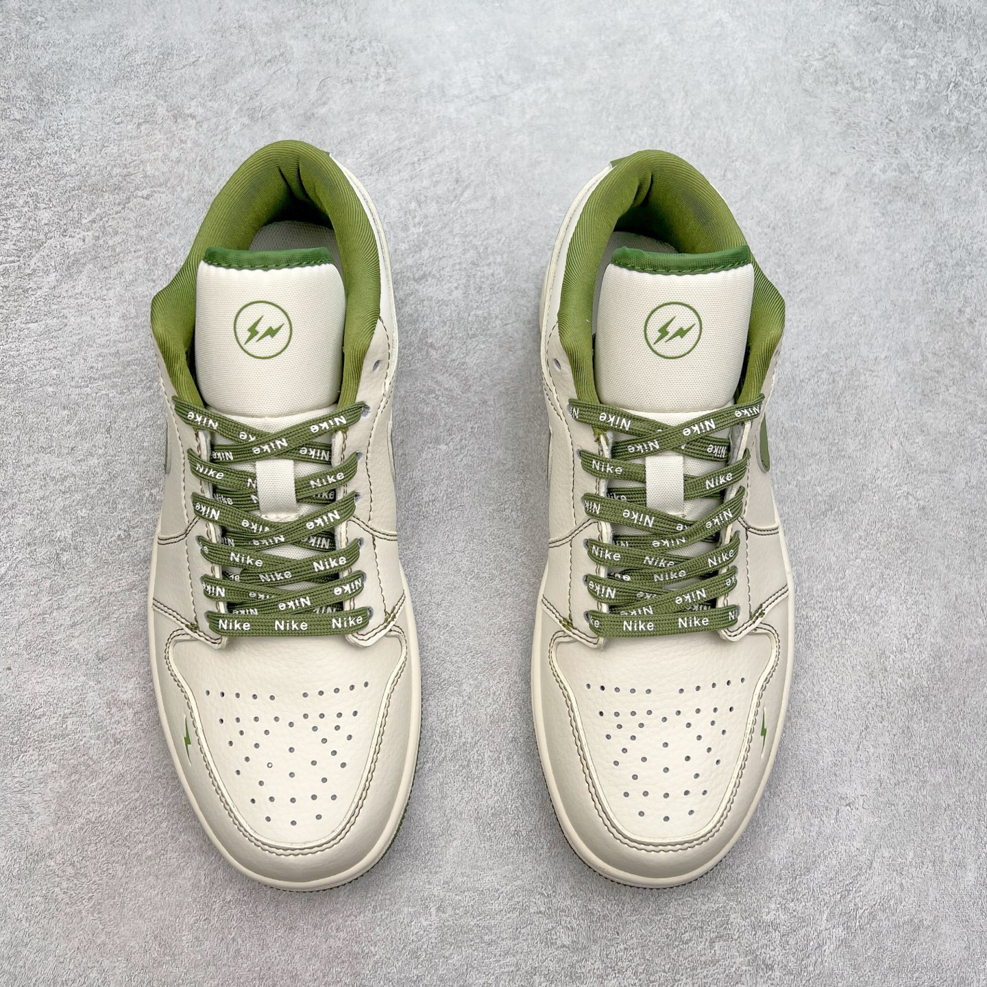 图片[2]-Air Jordan AJ1 Low 低帮定制 CF3688-019 原厂内置气垫魔块 A模大底 头层小牛皮 鞋舌AJ原厂专用牛津布+AJ专用反口珍珠布+原厂无杂质高弹内里海棉+特殊封边弹力鞋带 尺码：36 36.5 37.5 38 38.5 39 40 40.5 41 42 42.5 43 44 44.5 45-选品中心