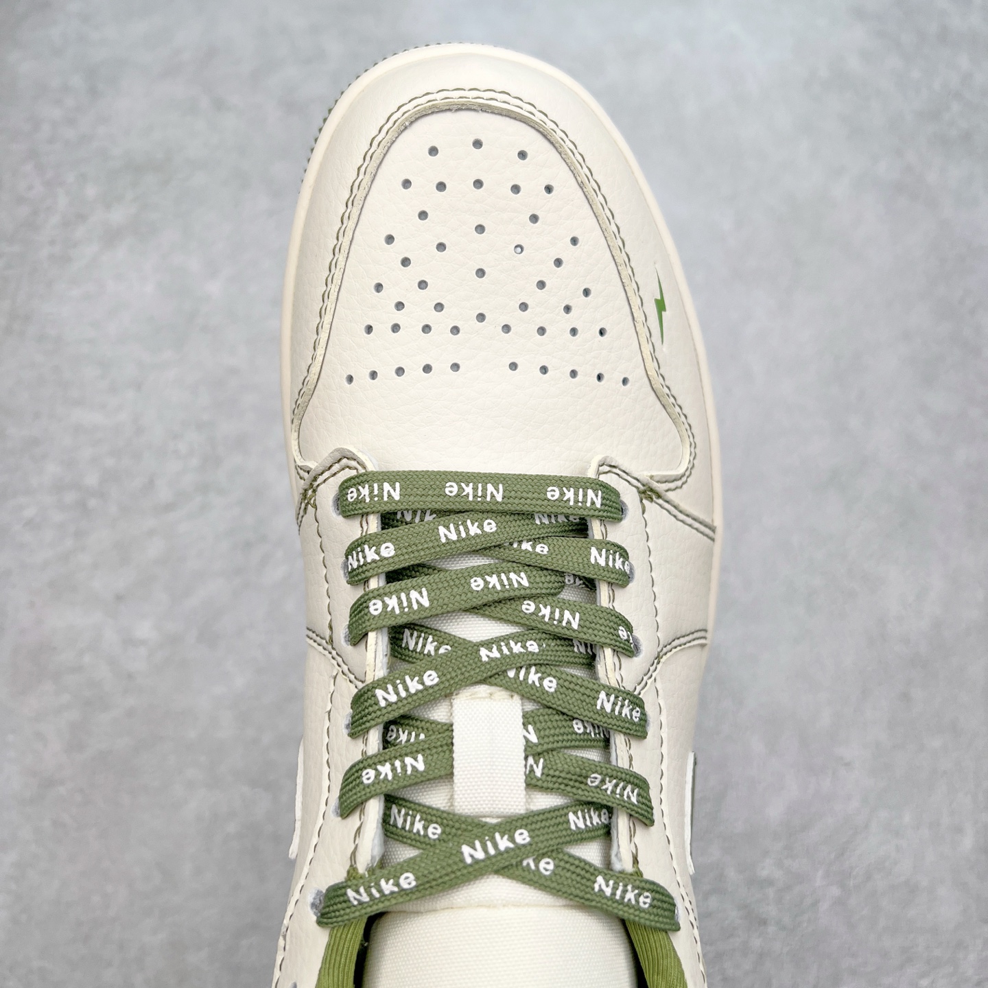 图片[4]-Air Jordan AJ1 Low 低帮定制 CF3688-019 原厂内置气垫魔块 A模大底 头层小牛皮 鞋舌AJ原厂专用牛津布+AJ专用反口珍珠布+原厂无杂质高弹内里海棉+特殊封边弹力鞋带 尺码：36 36.5 37.5 38 38.5 39 40 40.5 41 42 42.5 43 44 44.5 45-选品中心