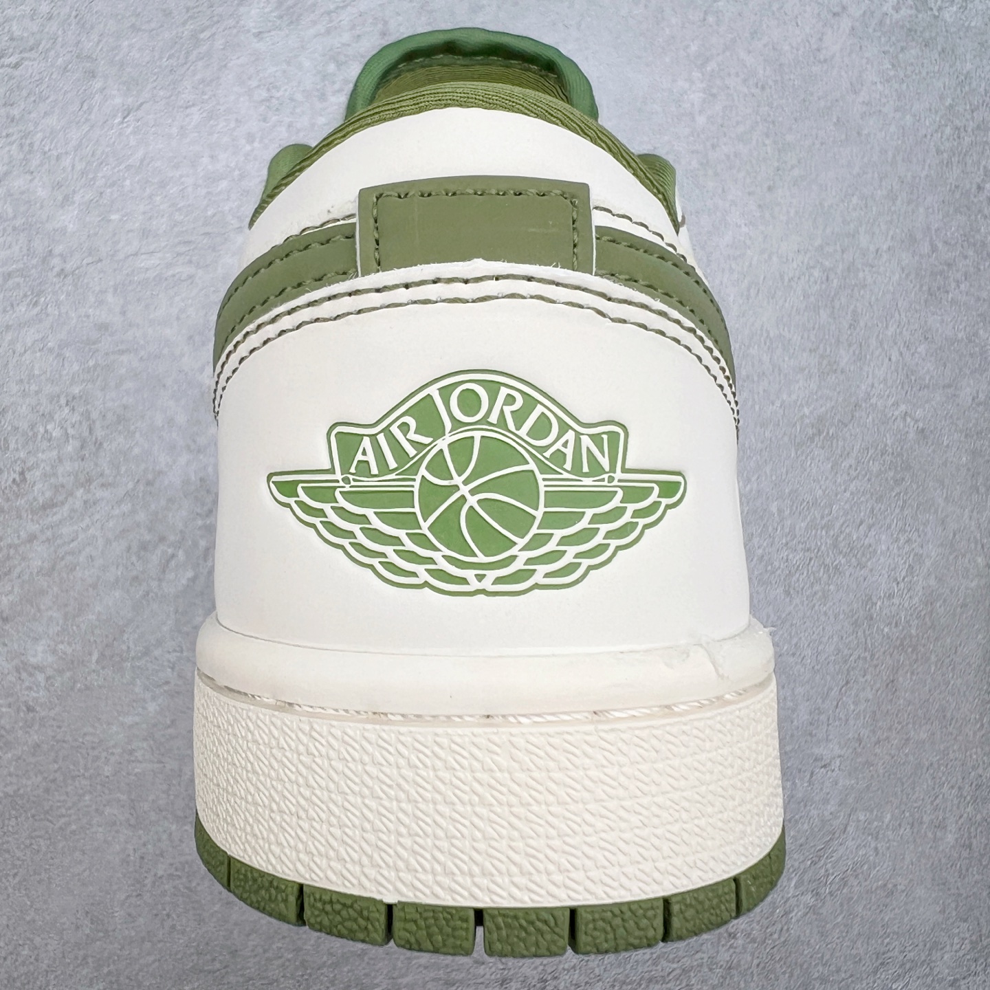 图片[8]-Air Jordan AJ1 Low 低帮定制 CF3688-019 原厂内置气垫魔块 A模大底 头层小牛皮 鞋舌AJ原厂专用牛津布+AJ专用反口珍珠布+原厂无杂质高弹内里海棉+特殊封边弹力鞋带 尺码：36 36.5 37.5 38 38.5 39 40 40.5 41 42 42.5 43 44 44.5 45-选品中心