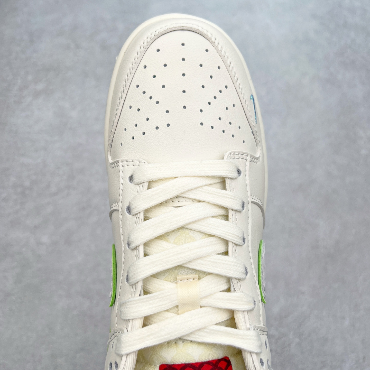 图片[4]-NK Dunk Low 定制配色 SJ2558-017 大厂出品 极力推荐 原装头层材料 独家版型蒸餾加工帶來的是更好的视觉和脚感体验大厂纯原品质出货 清洁度 电绣工艺 皮料切割干净无任何毛边 细节完美 实拍调校N版已经零色差零失真 百分百还原实物色彩所见即所得 不存在货不对板色差等低级问题 选购参考实物拍摄 不混卖不参货 只用心做好货严格选品 承诺混一赔十 尺码：36 36.5 37.5 38 38.5 39 40 40.5 41 42 42.5 43 44 44.5 45-选品中心