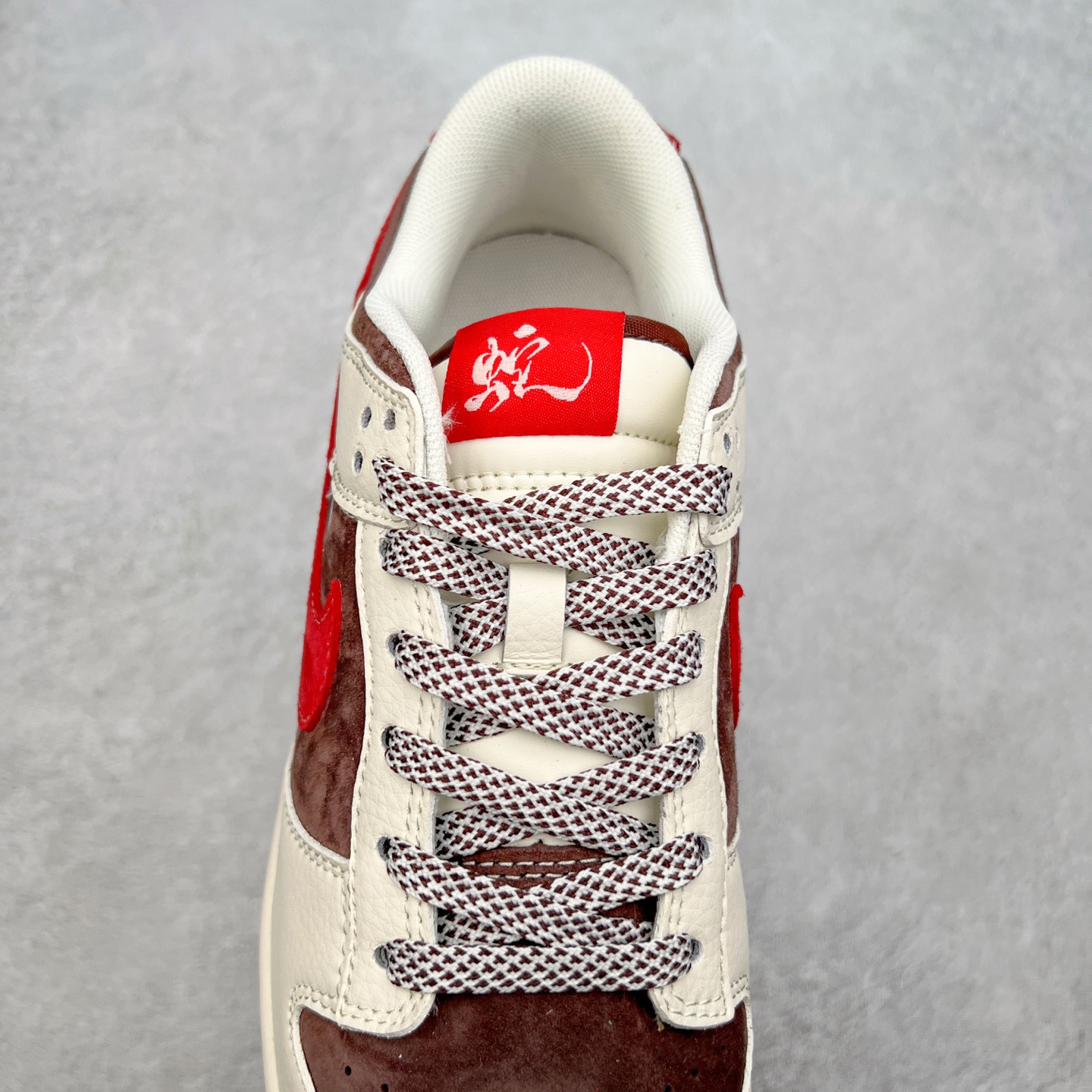 图片[5]-NK Dunk Low 定制配色 CF3688-001 大厂出品 极力推荐 原装头层材料 独家版型蒸餾加工帶來的是更好的视觉和脚感体验大厂纯原品质出货 清洁度 电绣工艺 皮料切割干净无任何毛边 细节完美 实拍调校N版已经零色差零失真 百分百还原实物色彩所见即所得 不存在货不对板色差等低级问题 选购参考实物拍摄 不混卖不参货 只用心做好货严格选品 承诺混一赔十 尺码：36 36.5 37.5 38 38.5 39 40 40.5 41 42 42.5 43 44 44.5 45-选品中心