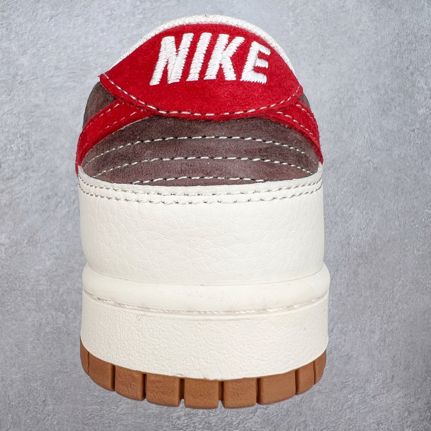 图片[8]-NK Dunk Low 定制配色 CF3688-001 大厂出品 极力推荐 原装头层材料 独家版型蒸餾加工帶來的是更好的视觉和脚感体验大厂纯原品质出货 清洁度 电绣工艺 皮料切割干净无任何毛边 细节完美 实拍调校N版已经零色差零失真 百分百还原实物色彩所见即所得 不存在货不对板色差等低级问题 选购参考实物拍摄 不混卖不参货 只用心做好货严格选品 承诺混一赔十 尺码：36 36.5 37.5 38 38.5 39 40 40.5 41 42 42.5 43 44 44.5 45-选品中心