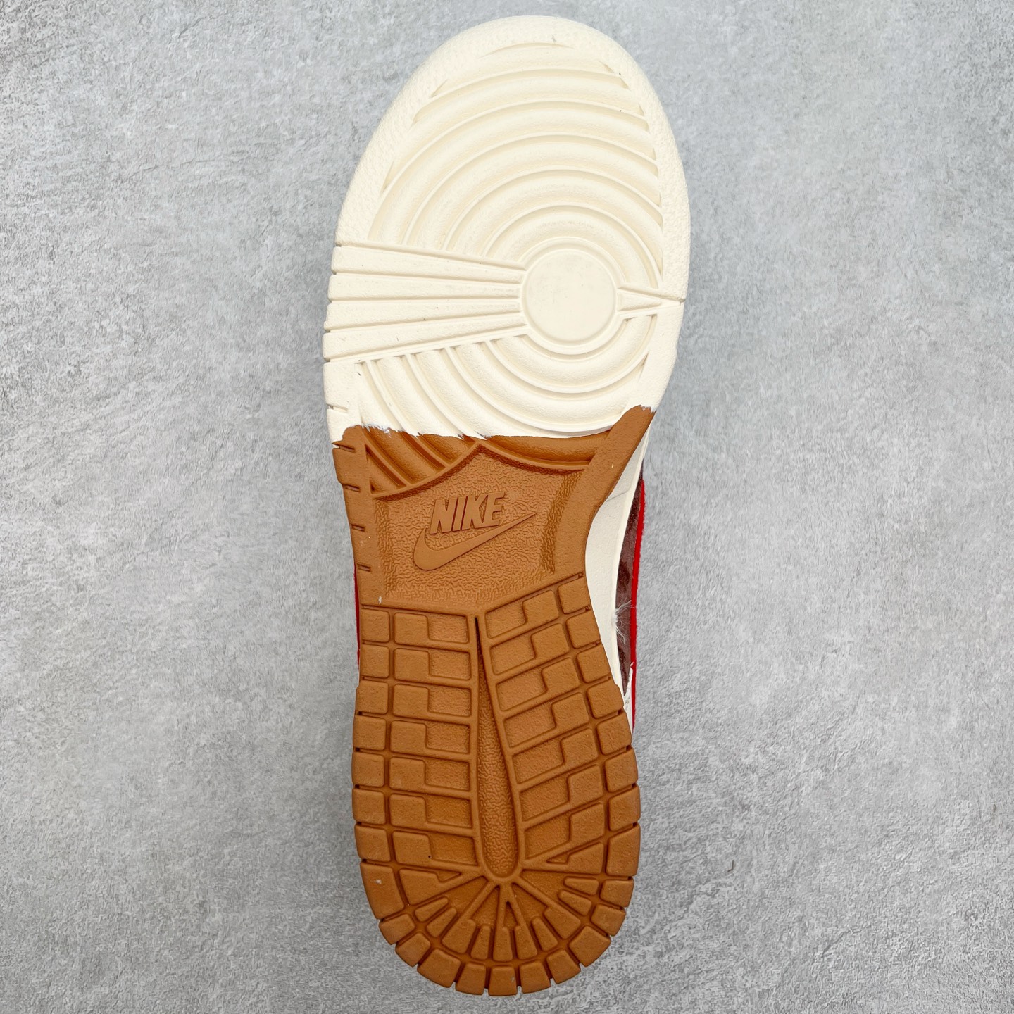 图片[9]-NK Dunk Low 定制配色 CF3688-001 大厂出品 极力推荐 原装头层材料 独家版型蒸餾加工帶來的是更好的视觉和脚感体验大厂纯原品质出货 清洁度 电绣工艺 皮料切割干净无任何毛边 细节完美 实拍调校N版已经零色差零失真 百分百还原实物色彩所见即所得 不存在货不对板色差等低级问题 选购参考实物拍摄 不混卖不参货 只用心做好货严格选品 承诺混一赔十 尺码：36 36.5 37.5 38 38.5 39 40 40.5 41 42 42.5 43 44 44.5 45-选品中心